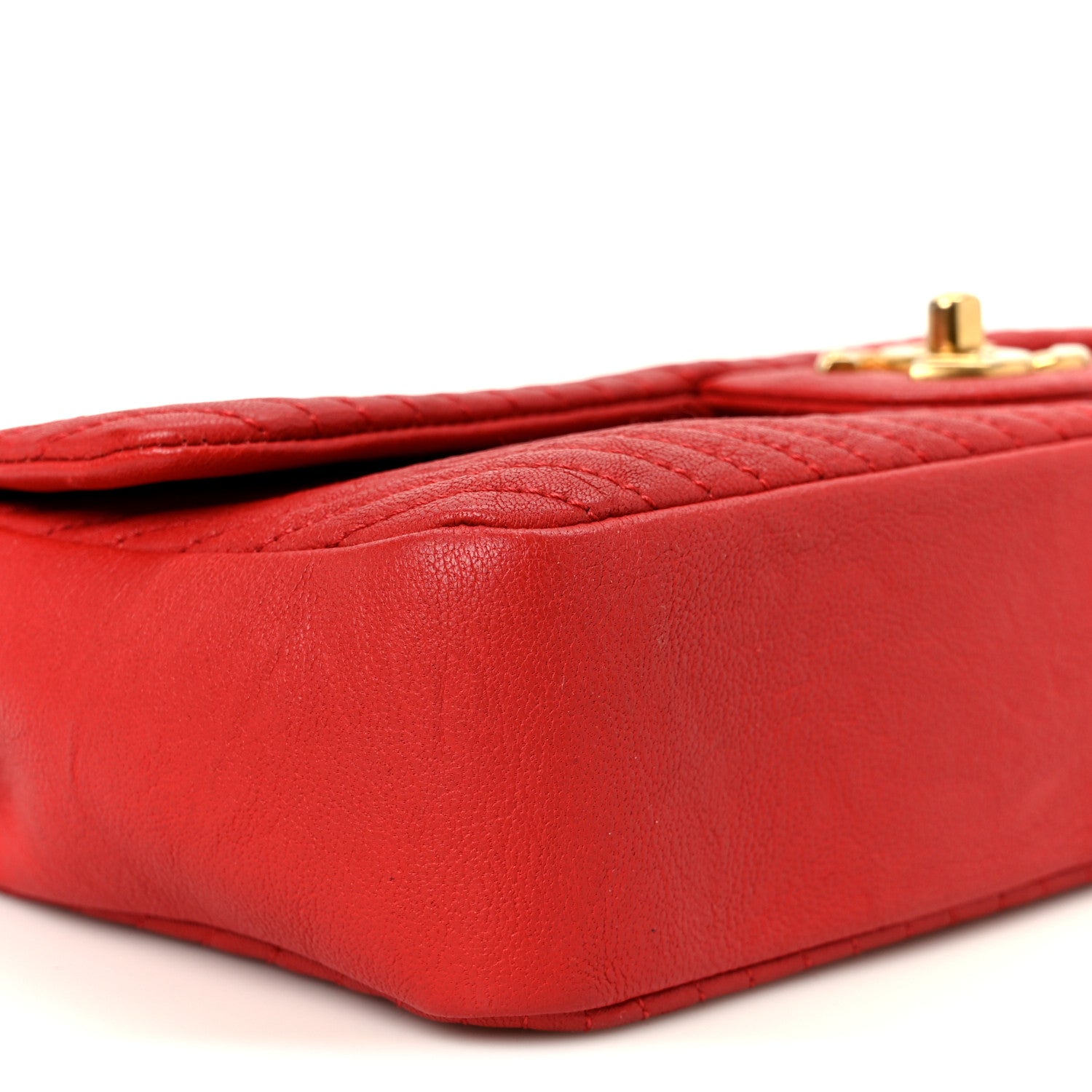 Wrinkled Lambskin Chevron Quilted Medium Flap Red