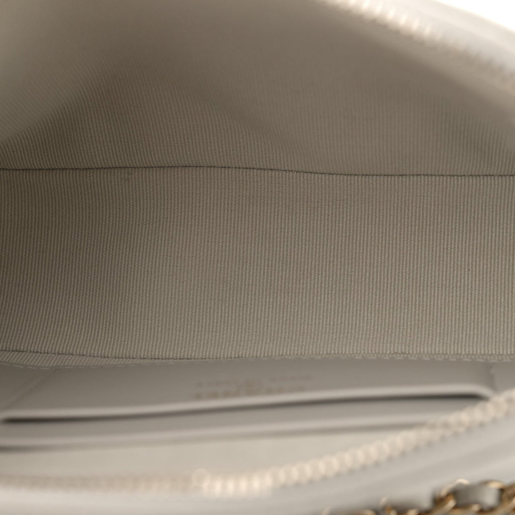 Caviar Quilted Classic Clutch With Chain Light Grey