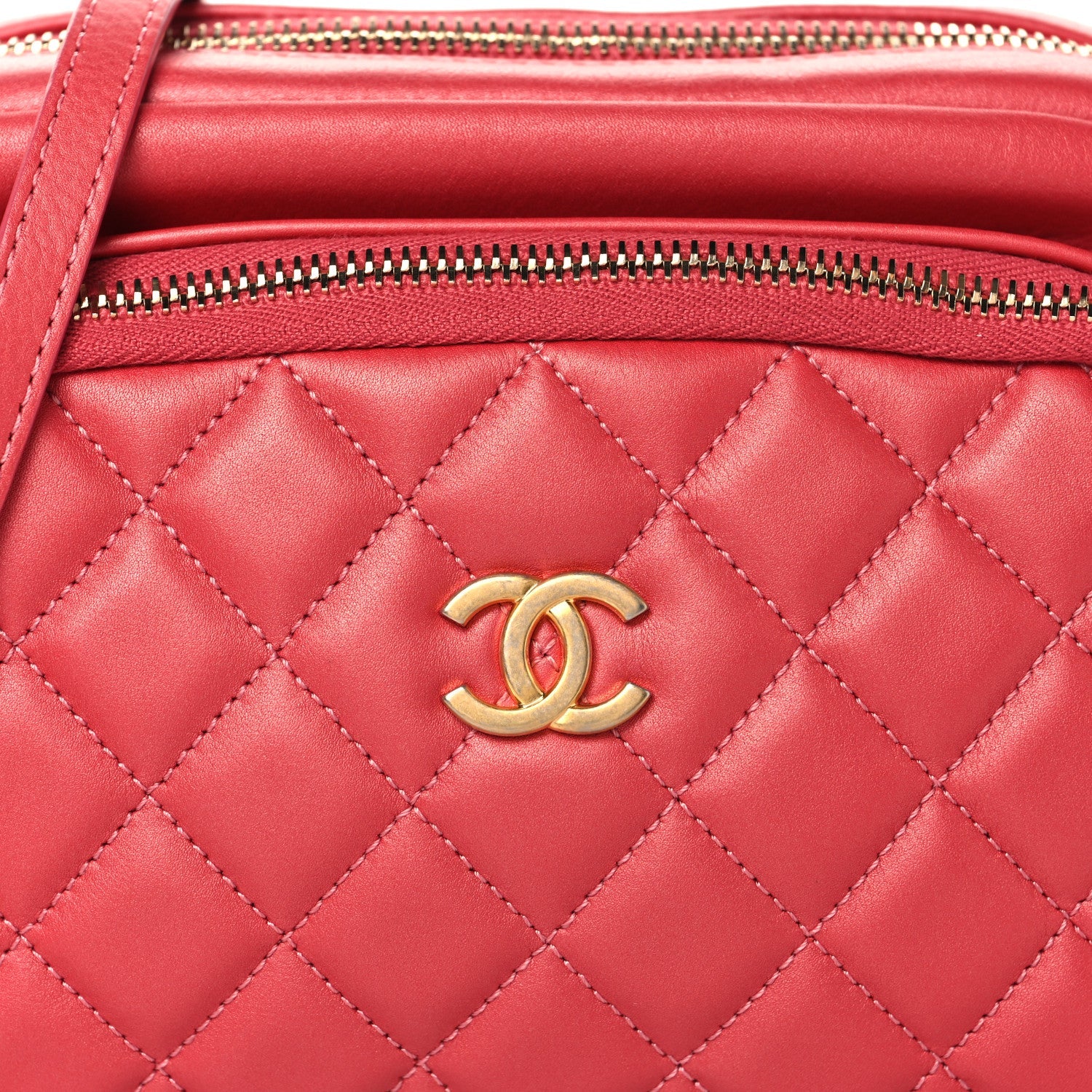 Calfskin Quilted Day Trips Camera Case Pink
