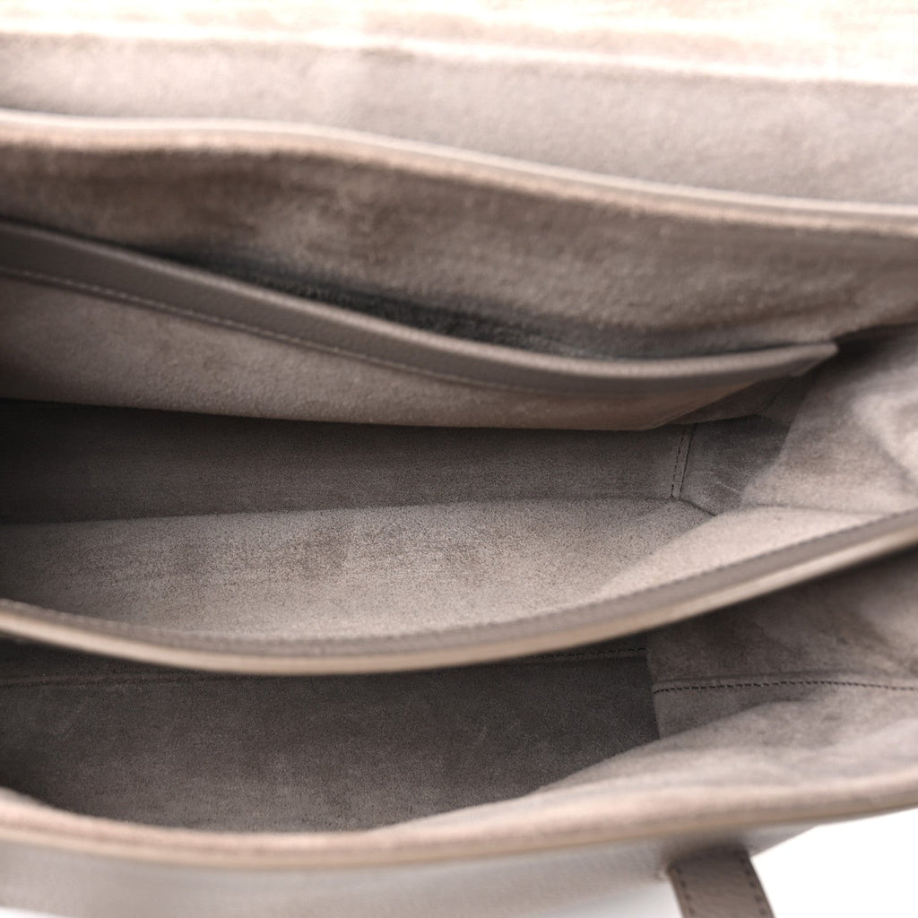 Supple Grained Calfskin Medium Soft 16 Bag Pebble
