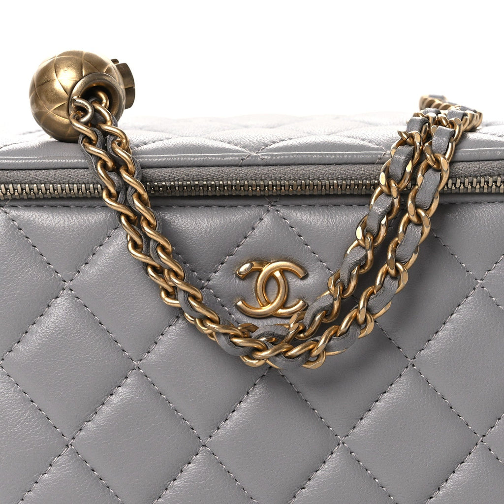 Lambskin Quilted Small Pearl Crush Vanity Case With Chain Grey