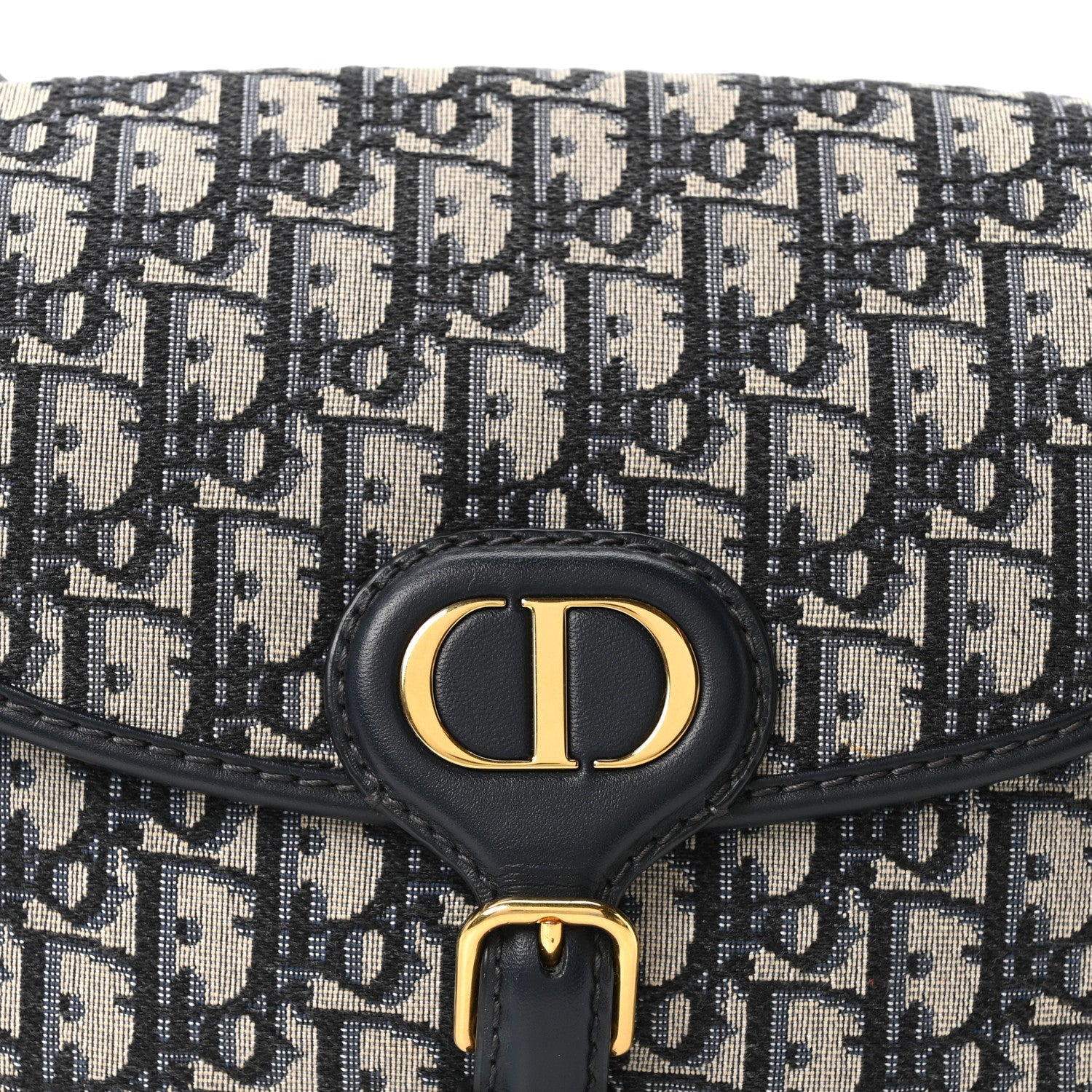 Oblique Medium Bobby Flap Blue