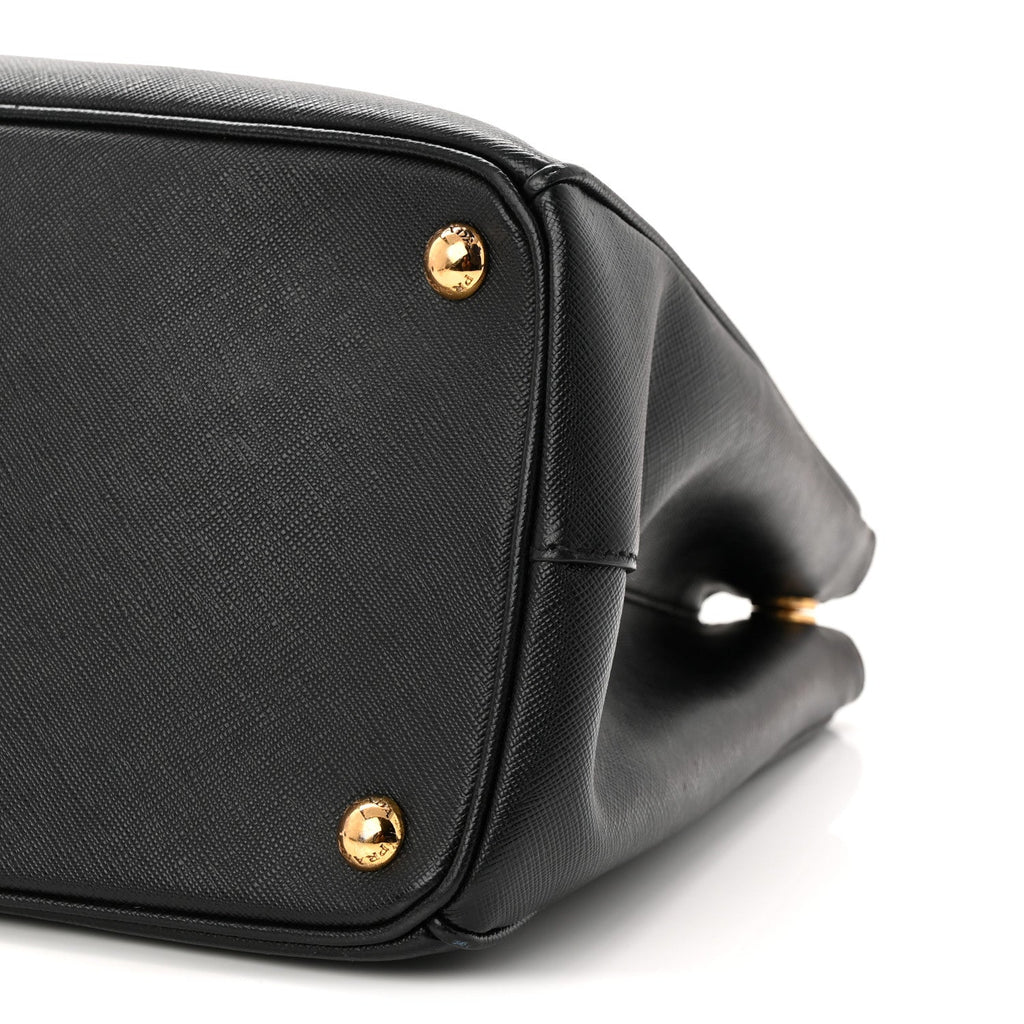 Saffiano Medium Galleria Double Zip Tote Black