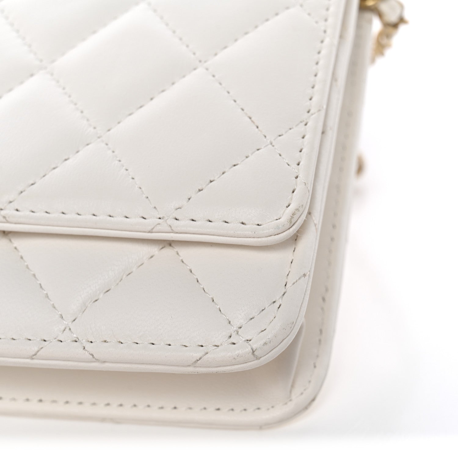 Lambskin Quilted CC Pearl Crush Wallet on Chain WOC White
