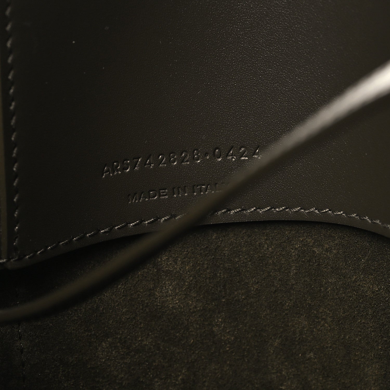 Shiny Calfskin Le 37 Bucket Bag Deep Musk