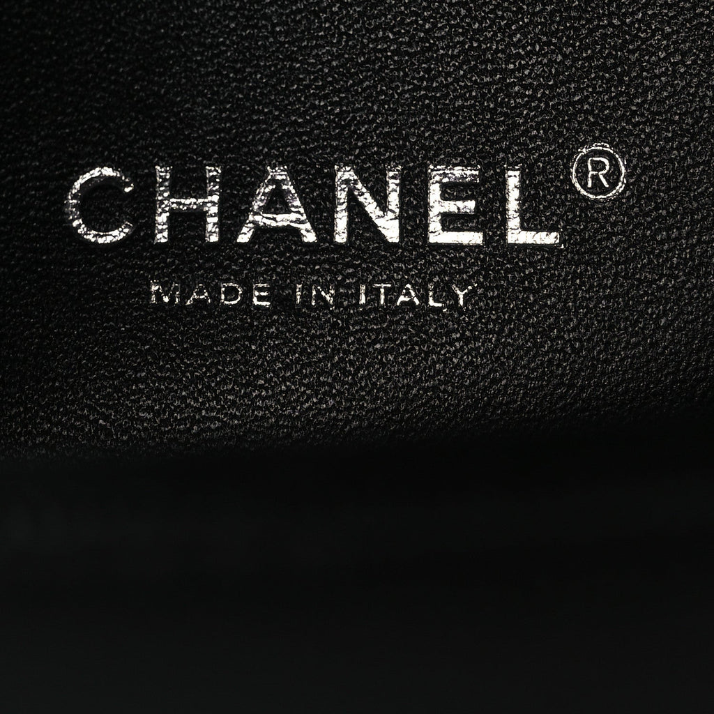 Caviar Quilted Medium Boy Flap Black