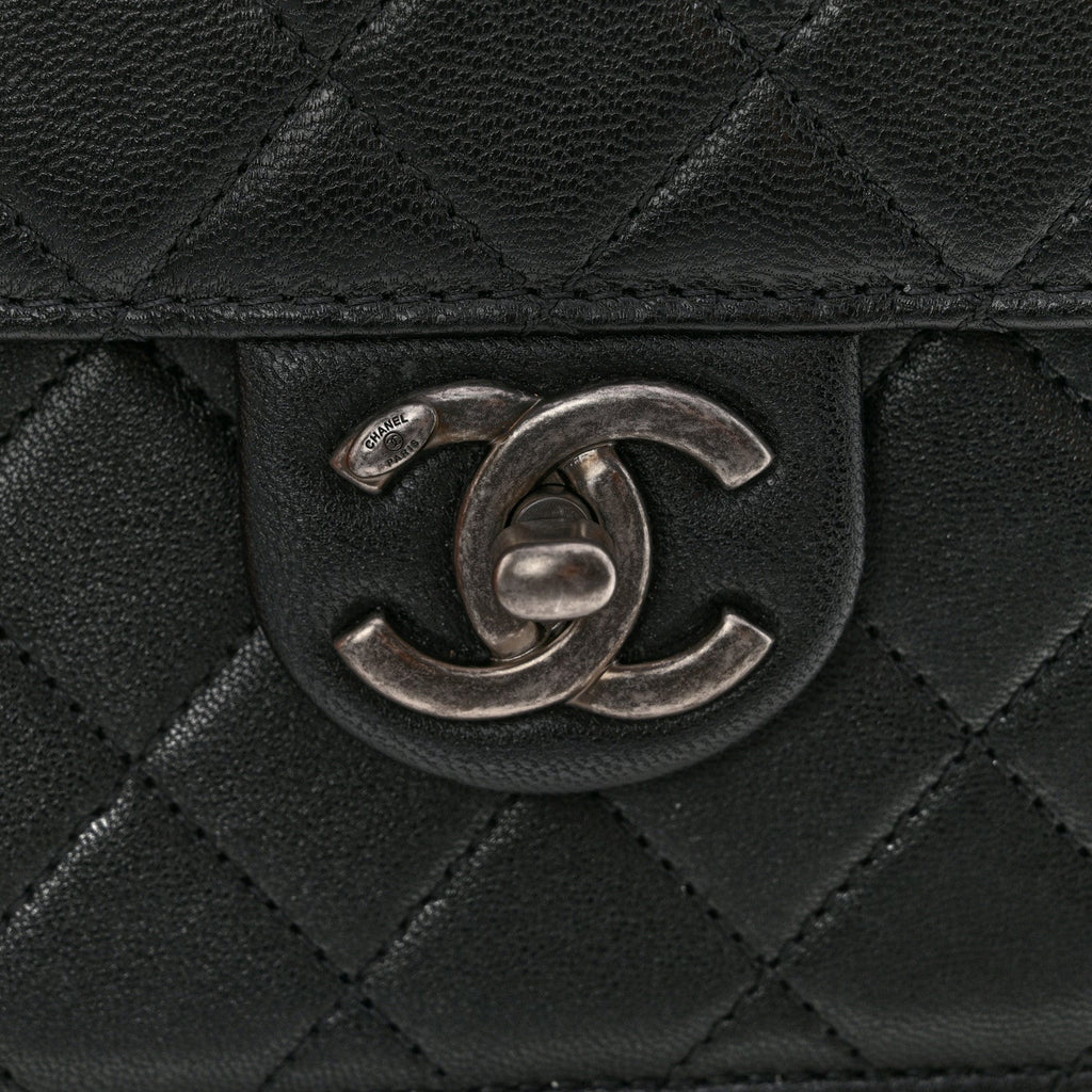 Lambskin Quilted Chic Pearls Flap Black