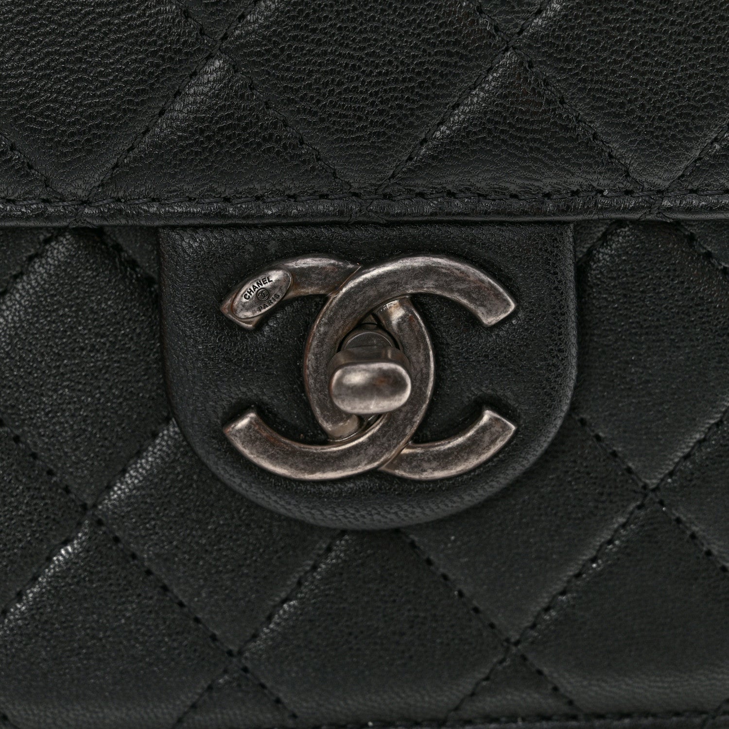 Lambskin Quilted Chic Pearls Flap Black