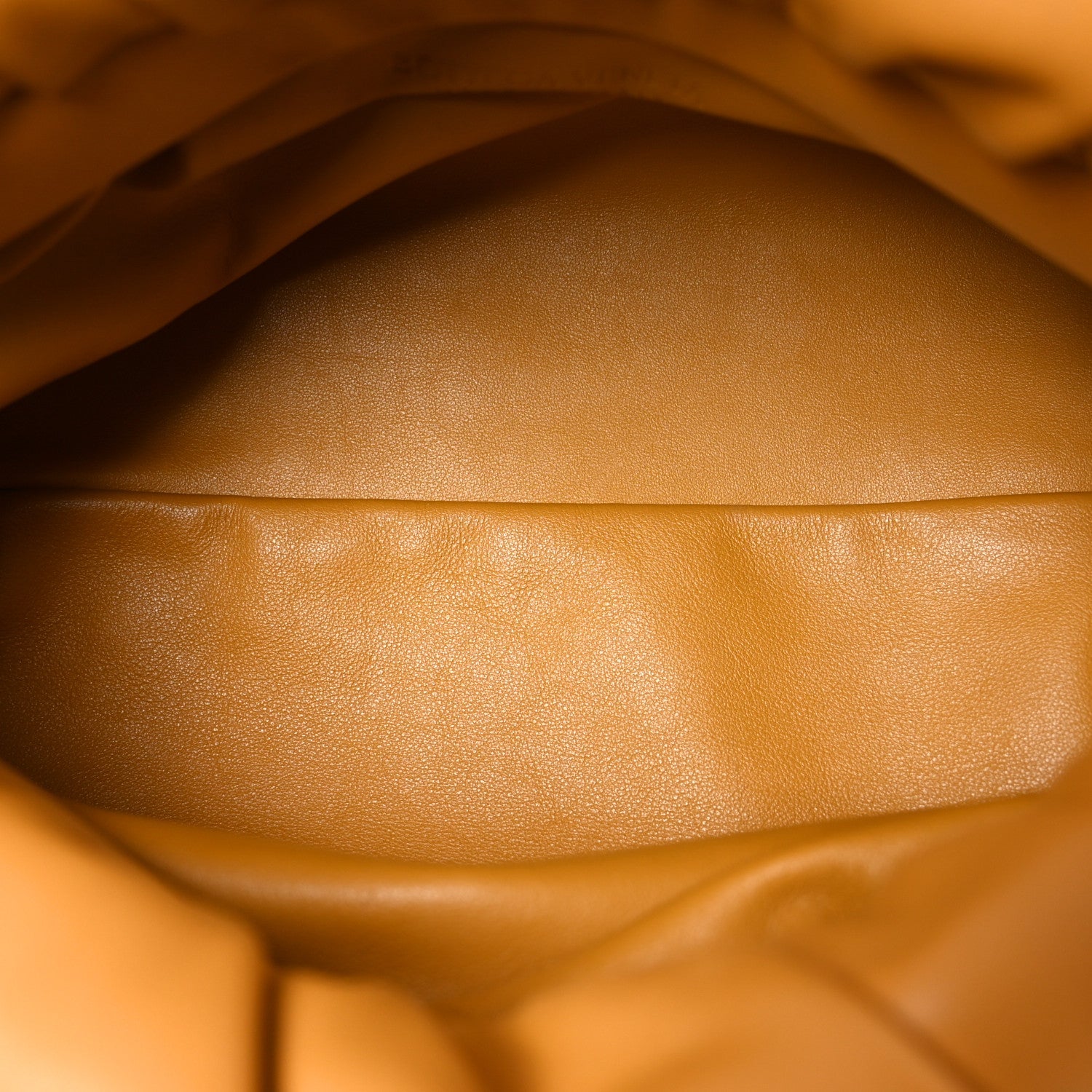 Calfskin The Pouch Chain Cammello