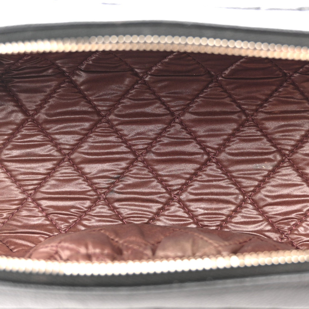 Caviar Quilted Toiletry Case With Chain Black