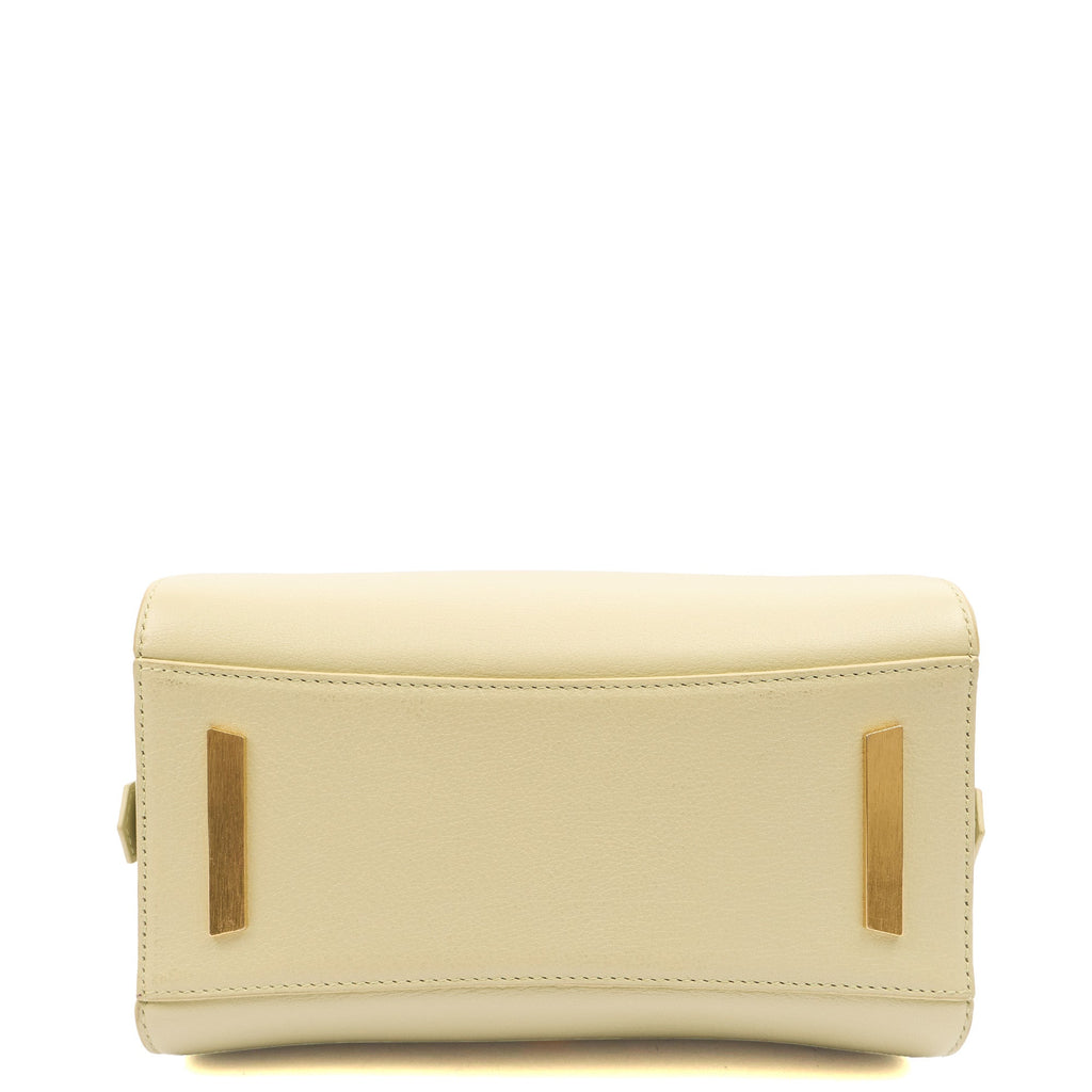 Givenchy Mini Bag Antigona Mini Cube in Green, Leather