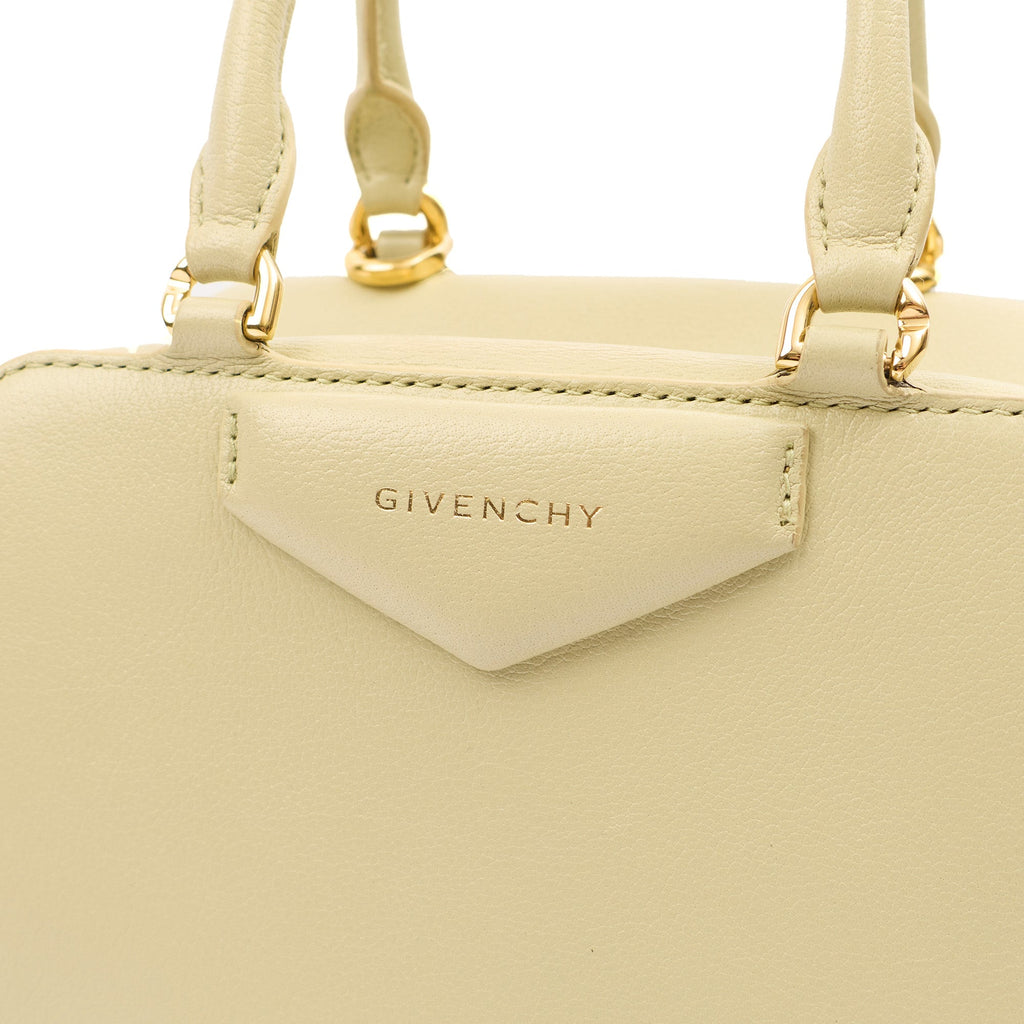 Givenchy Mini Bag Antigona Mini Cube in Green, Leather