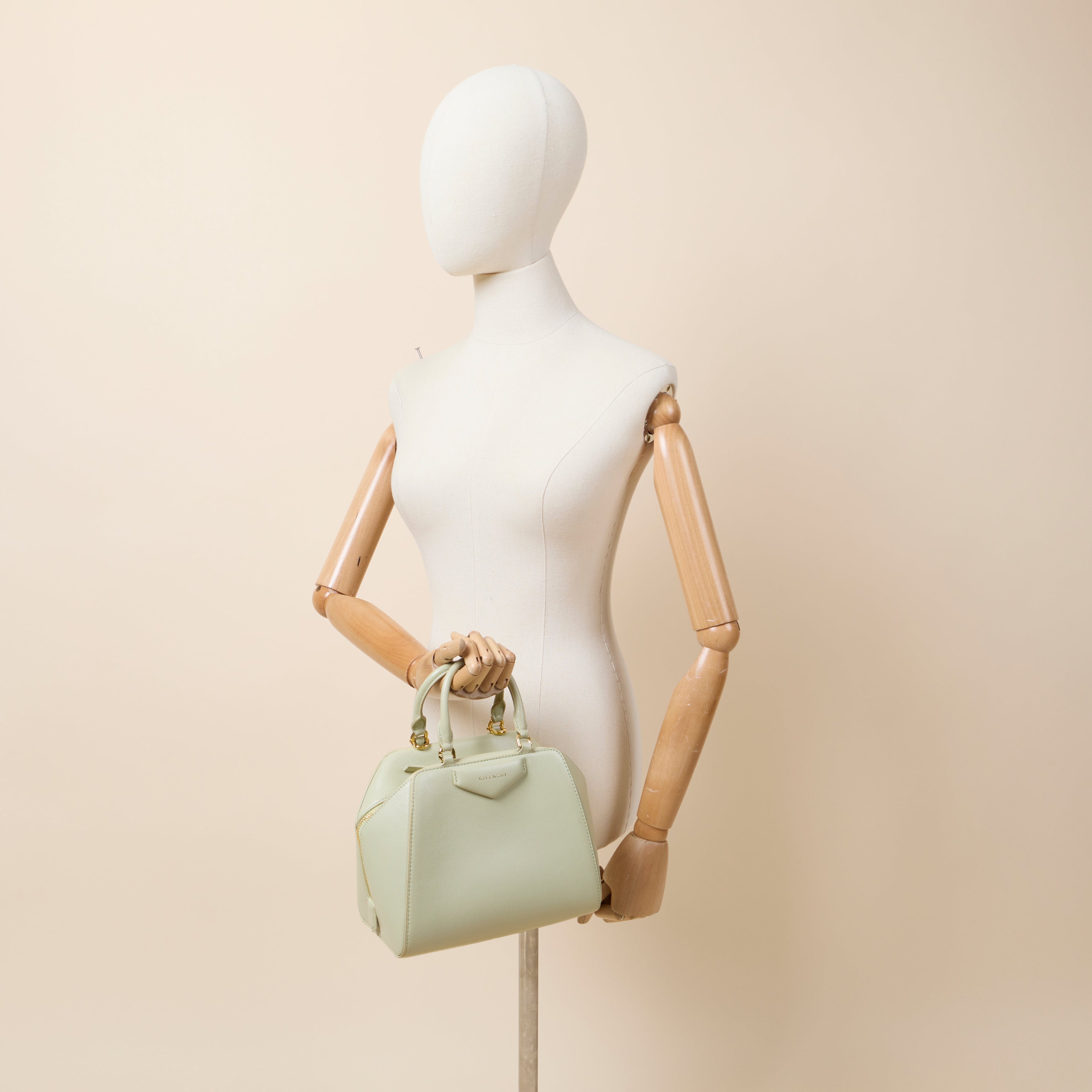 Givenchy Mini Bag Antigona Mini Cube in Green, Leather