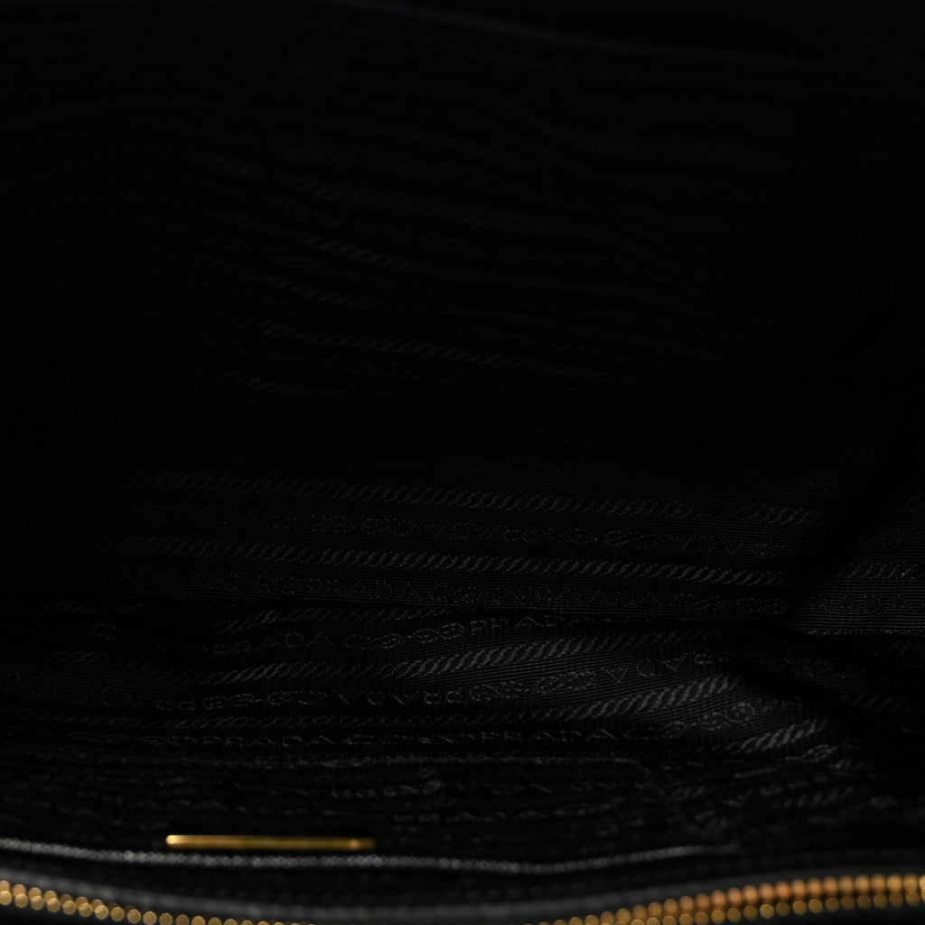 Saffiano Medium Galleria Double Zip Tote Black