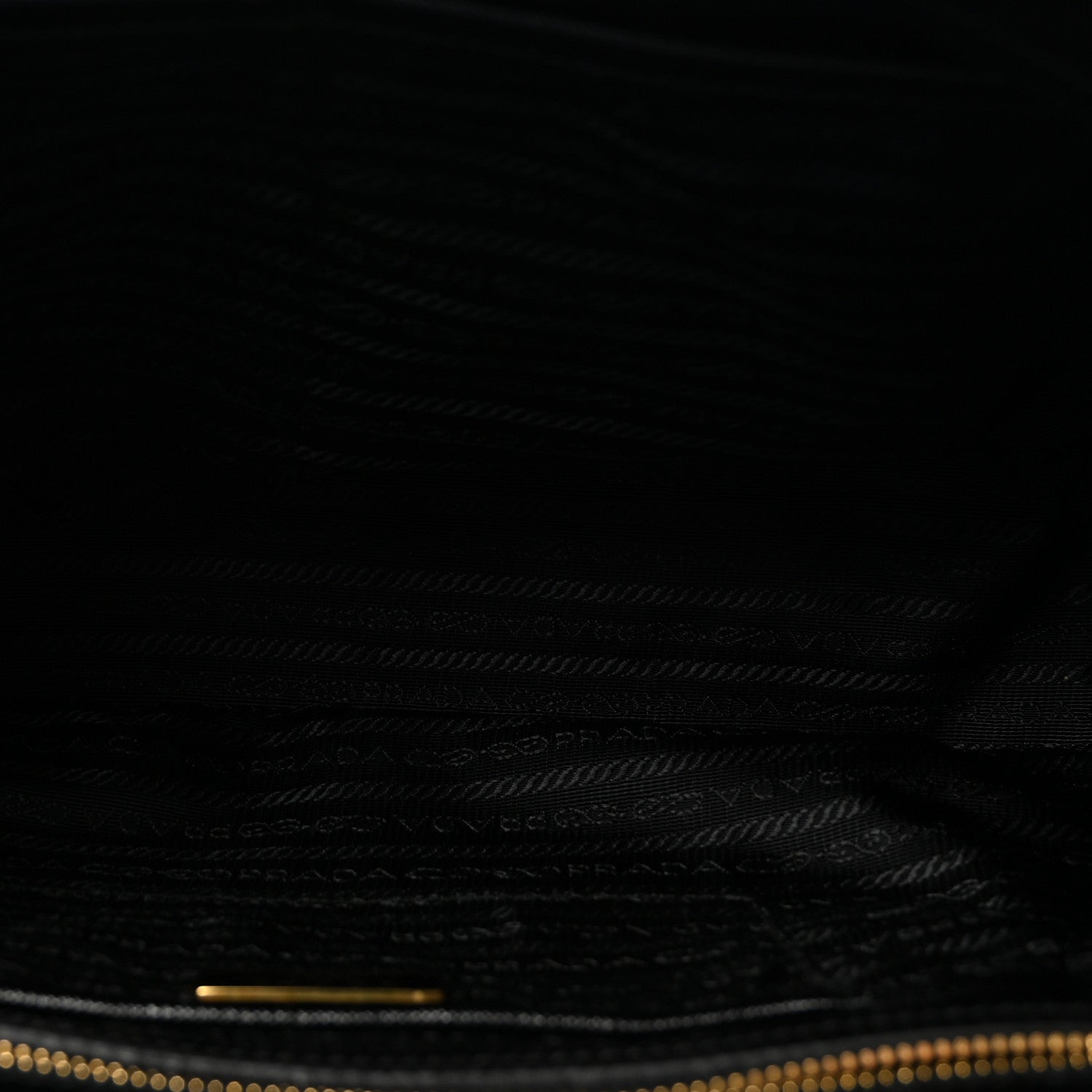Saffiano Medium Galleria Double Zip Tote Black