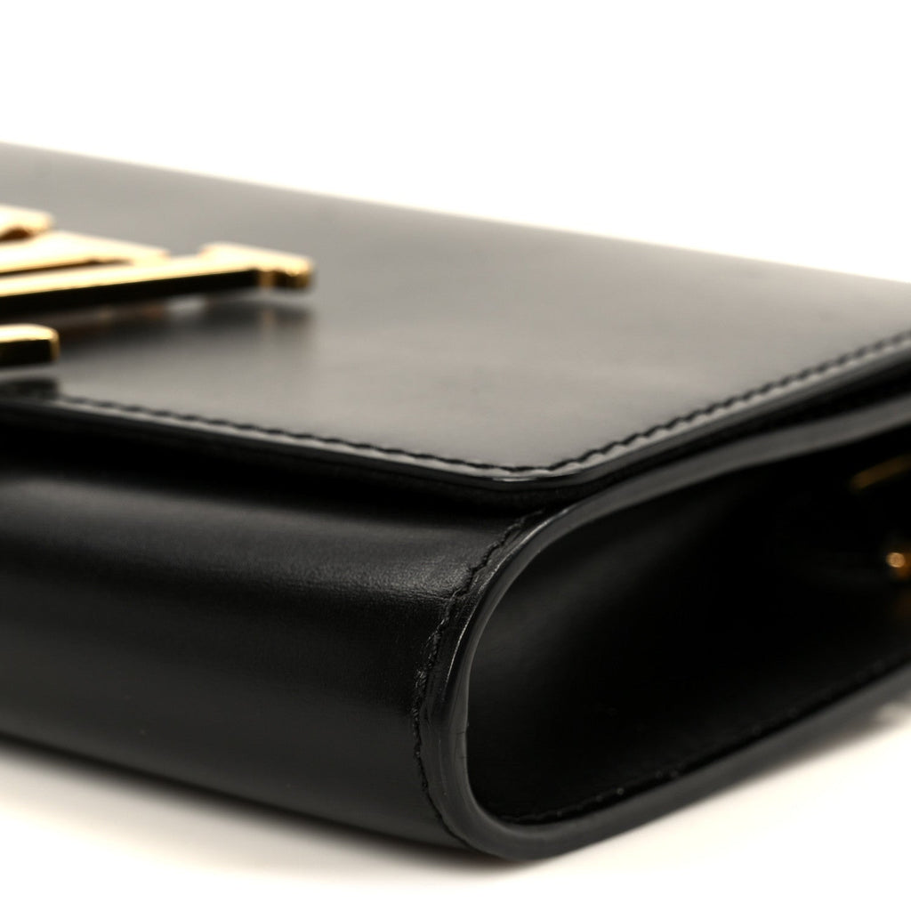 Calfskin Chain Louise GM Black