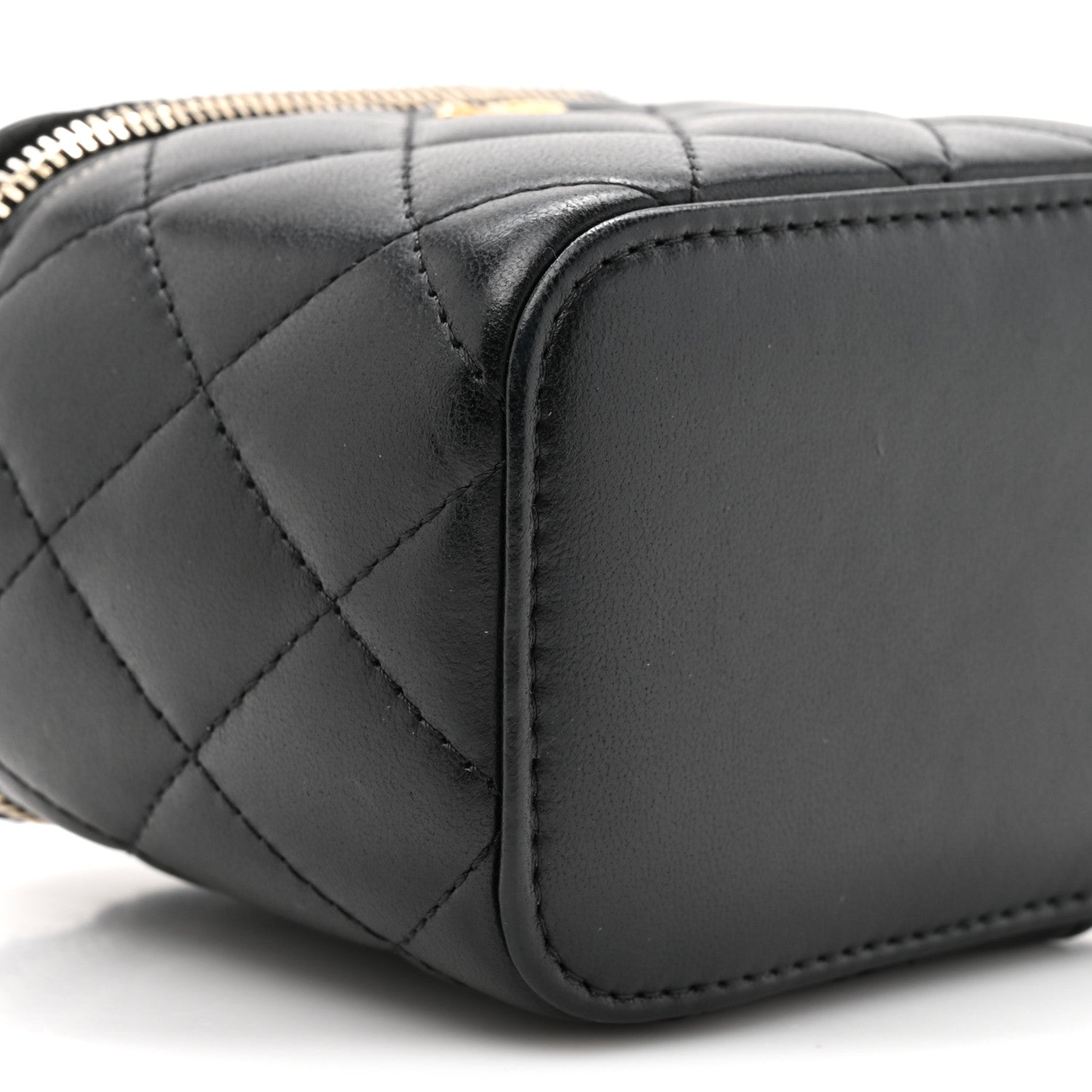 Lambskin Quilted Mini Pearl Crush Vanity Case With Chain Black