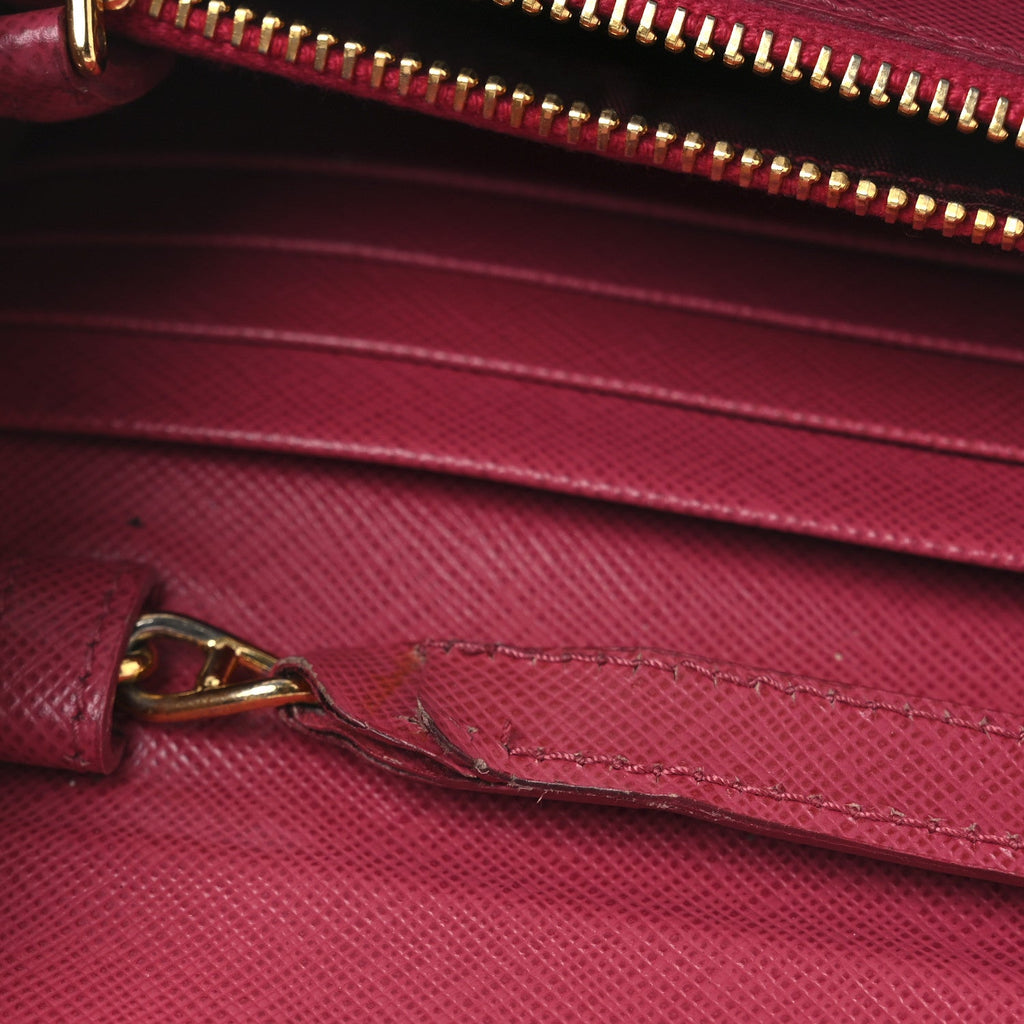 Saffiano Metal Oro Chain Wallet Peonia