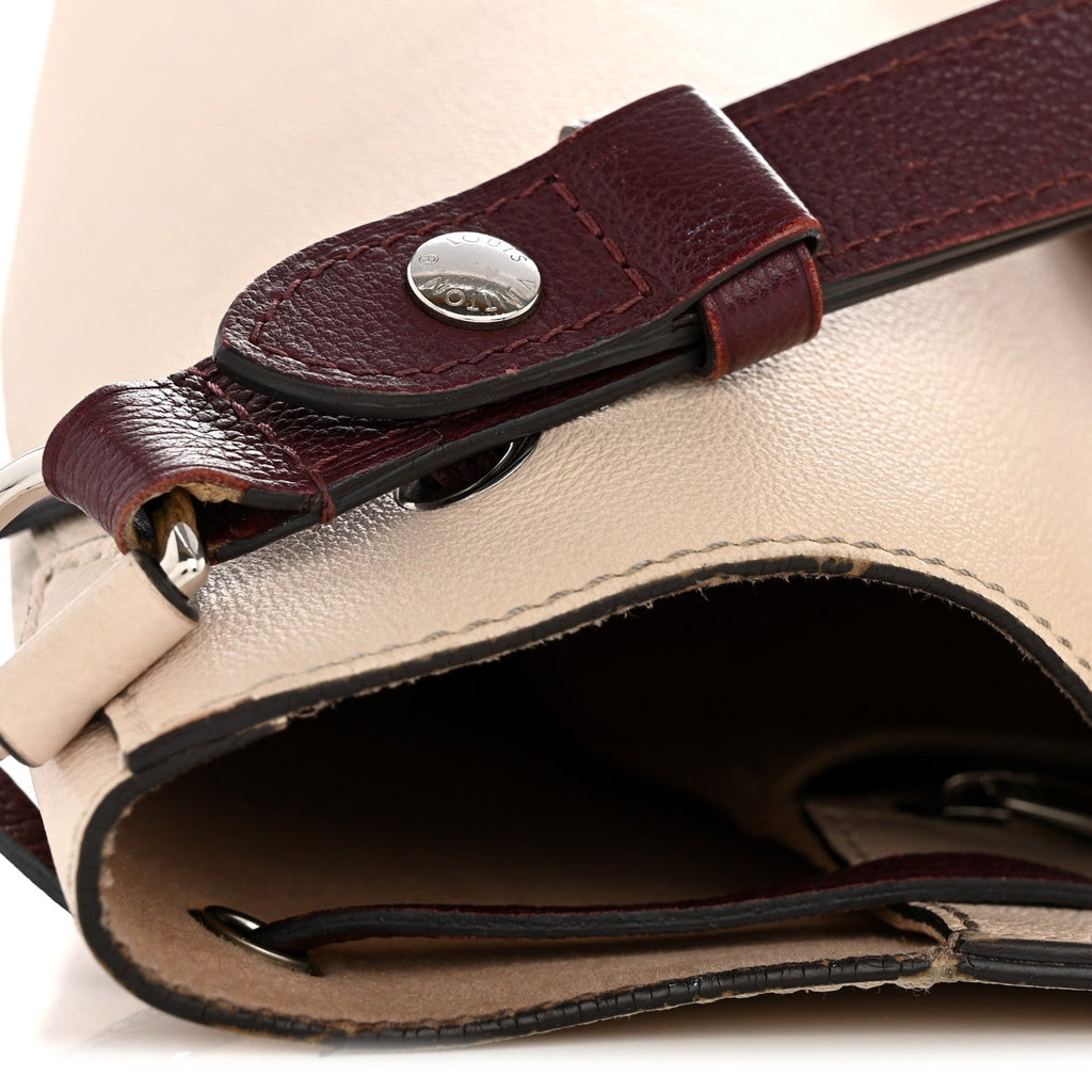 Calfskin Lockme Bucket Soie Quartz Calla