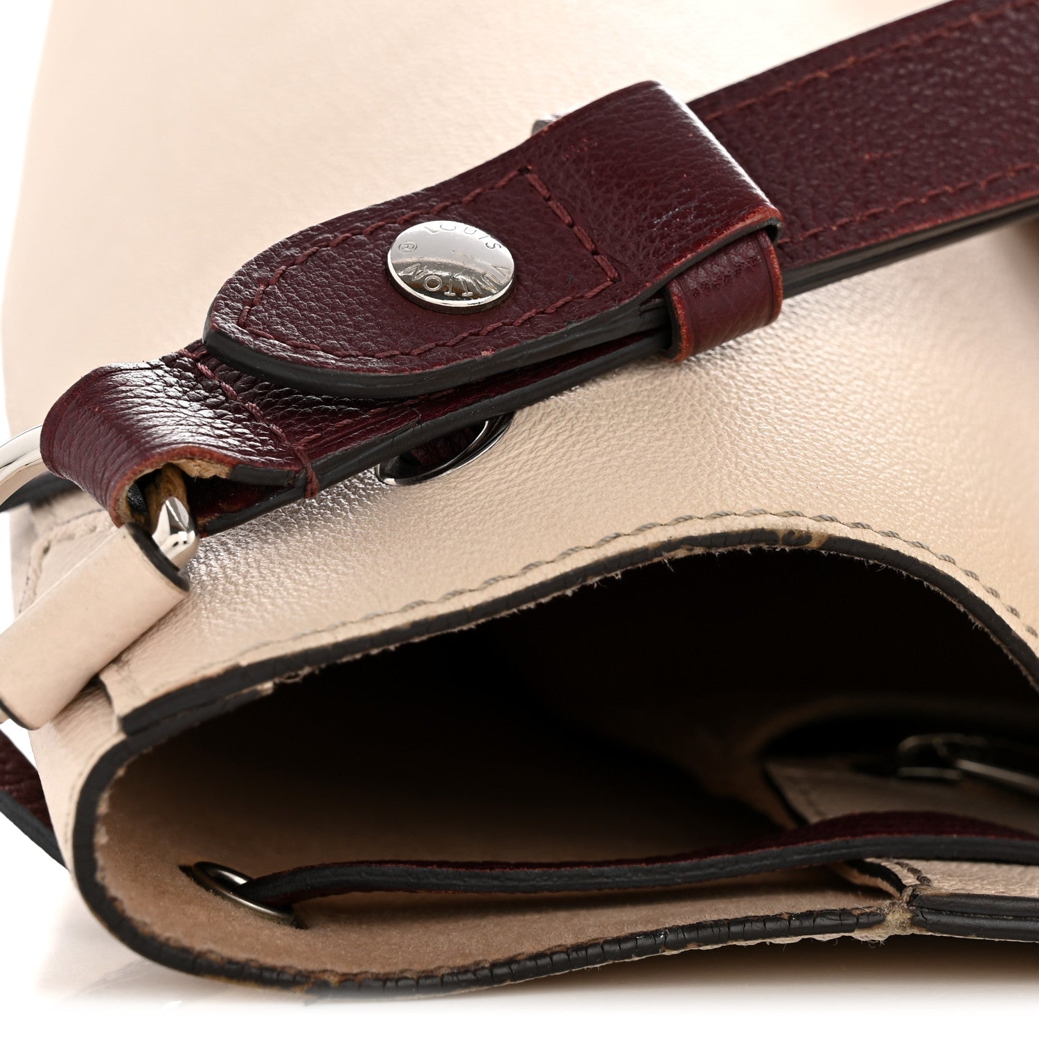 Calfskin Lockme Bucket Soie Quartz Calla