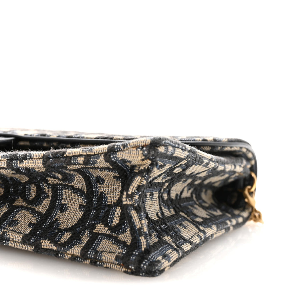 Oblique Saddle Chain Pouch Blue