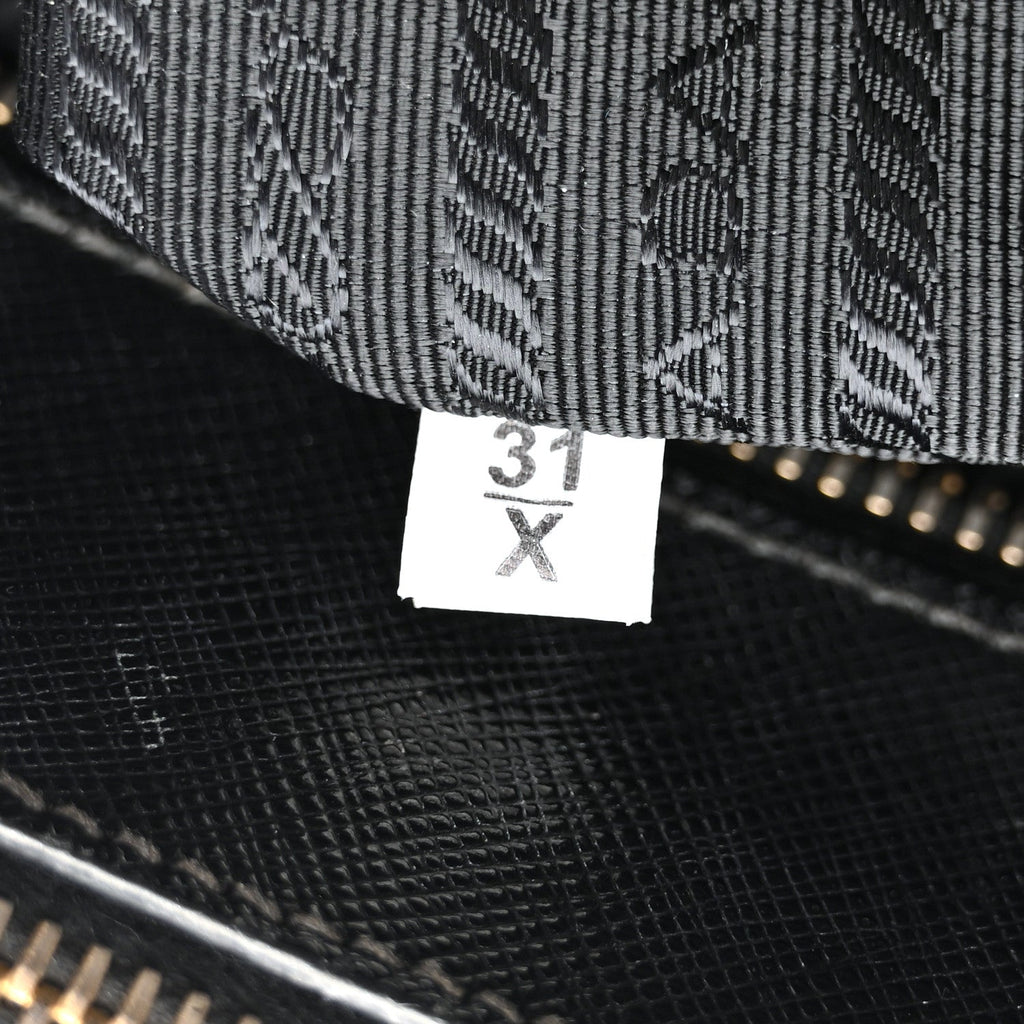 Saffiano Lux Medium Galleria Double Zip Tote Black