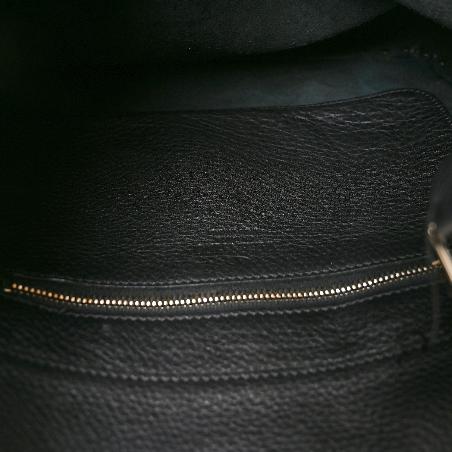 Pebbled Calfskin Large Rockstud Flip-Lock Messenger Bag Black