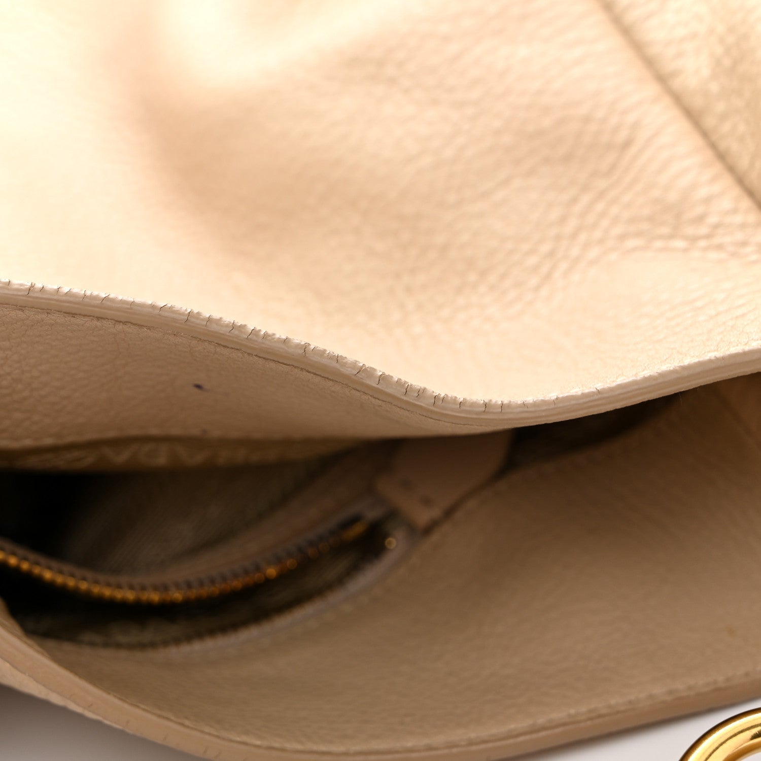 Vitello Daino Side Pocket Hobo Sabbia
