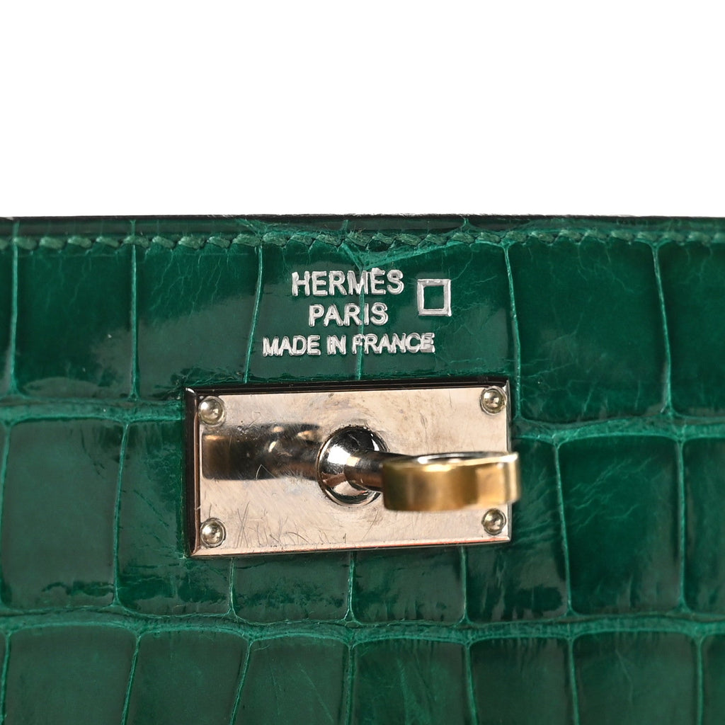Shiny Alligator Kelly Tri-Fold Longue Wallet Vert Emeraude