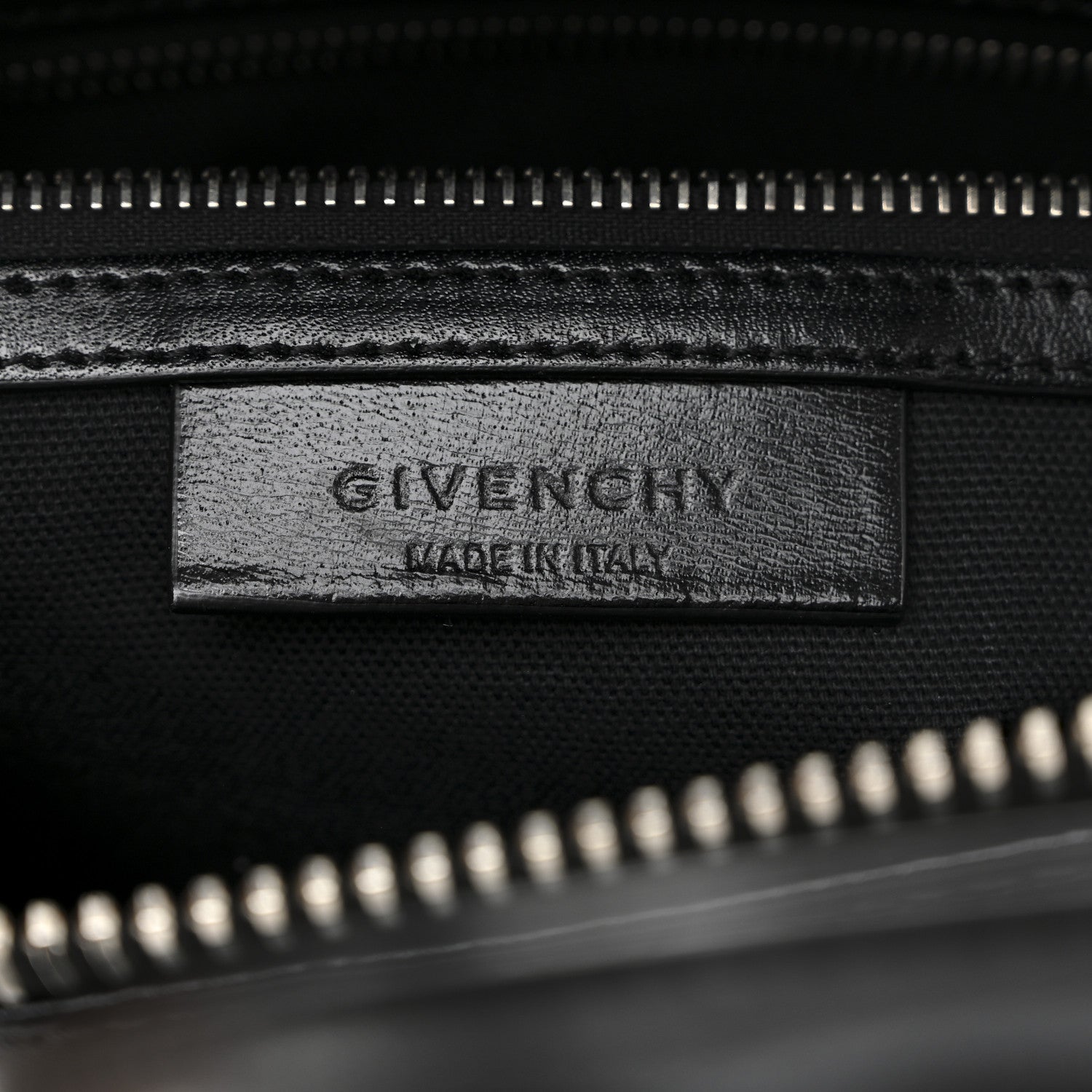 Shiny Lord Calfskin Medium Antigona Black