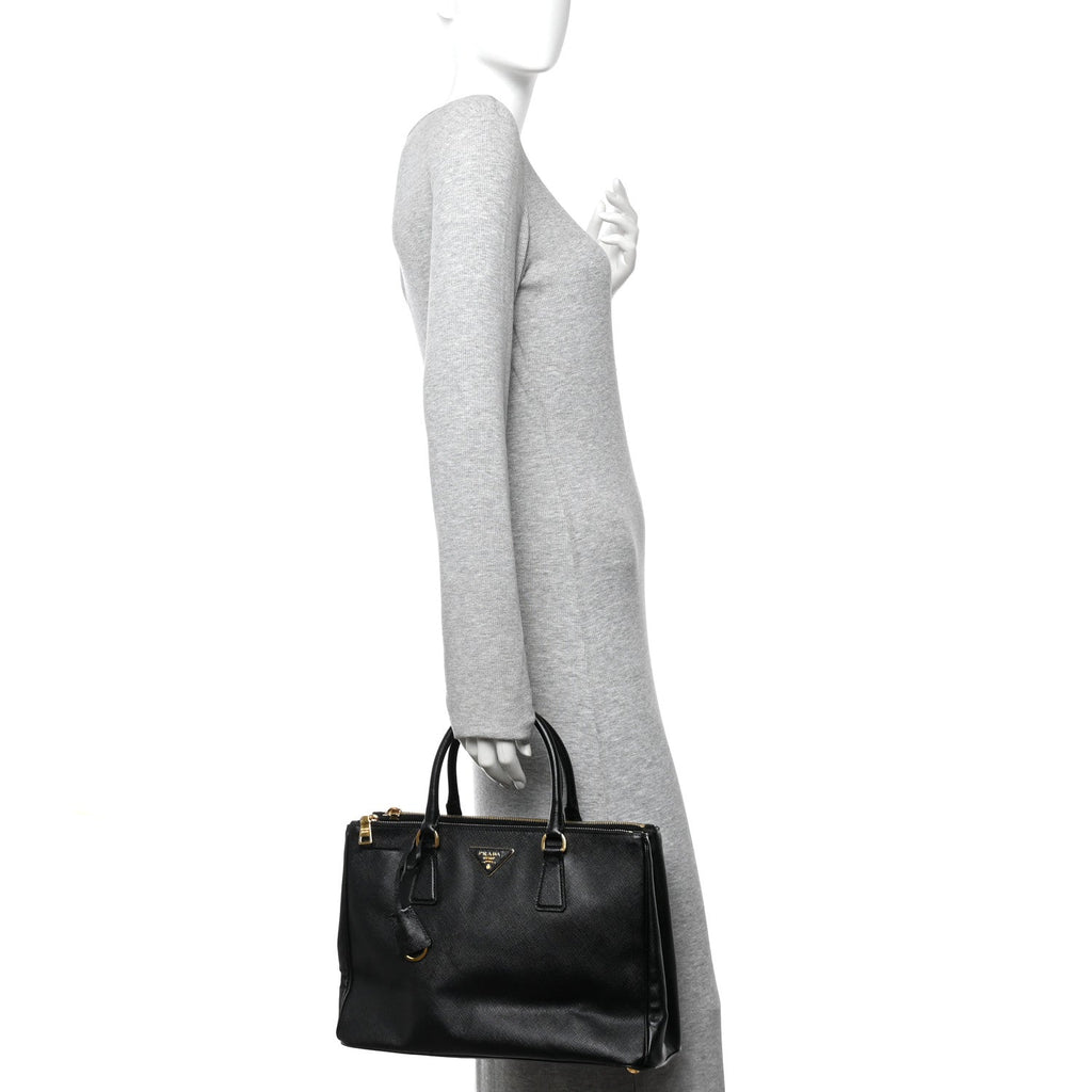 Saffiano Medium Galleria Double Zip Tote Black