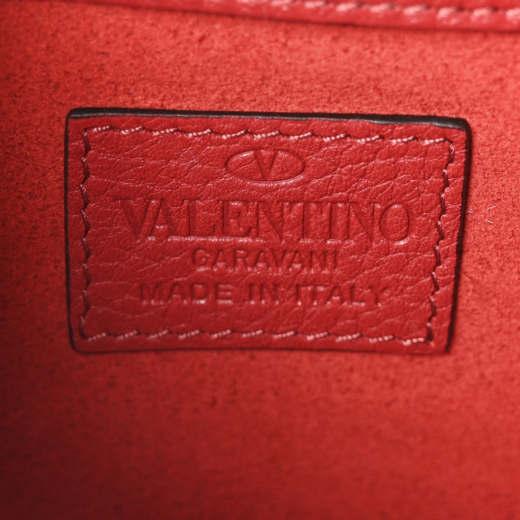 Pebbled Calfskin Rockstud Wallet on Chain Rouge Pur