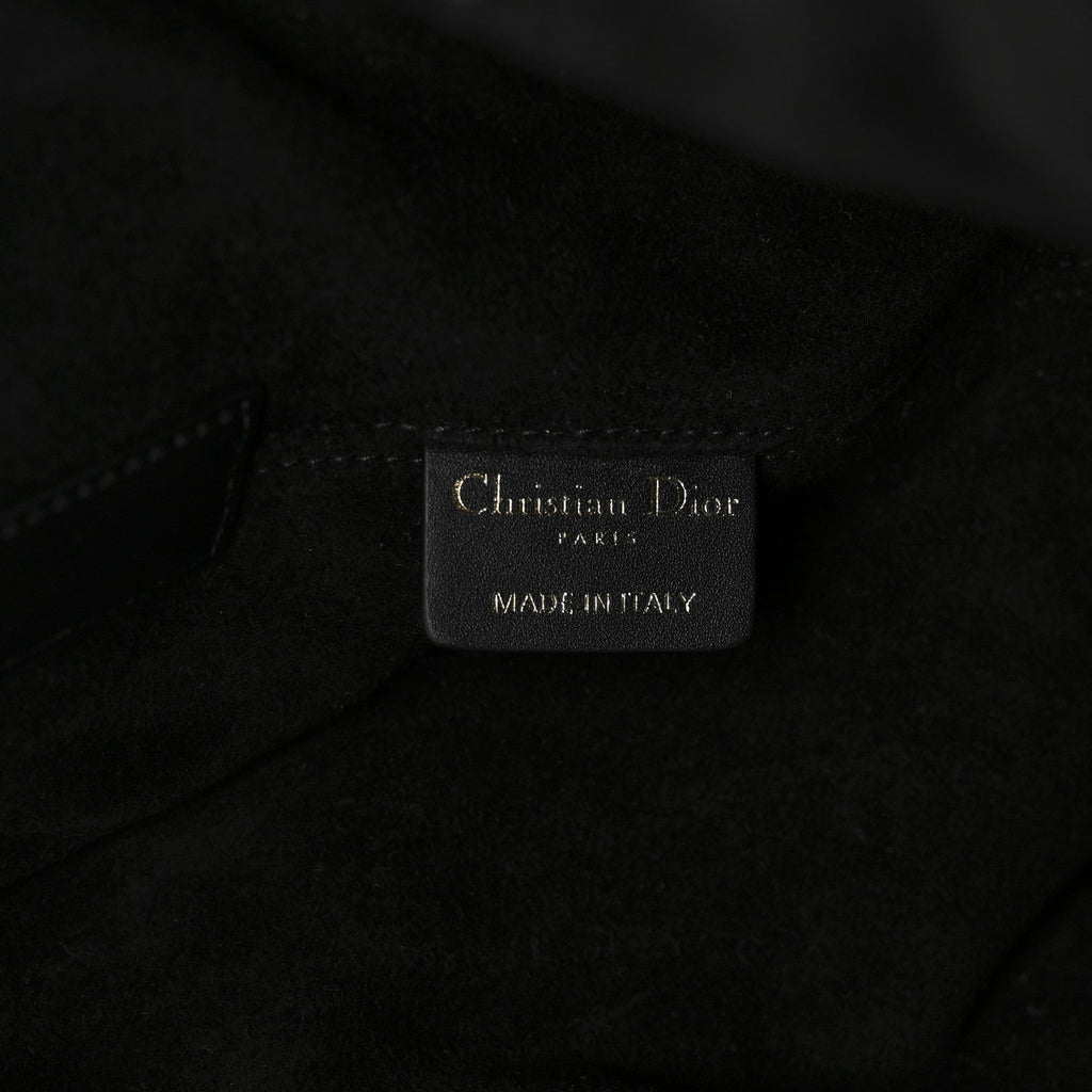 Calfskin Macrocannage Medium Toujours Black