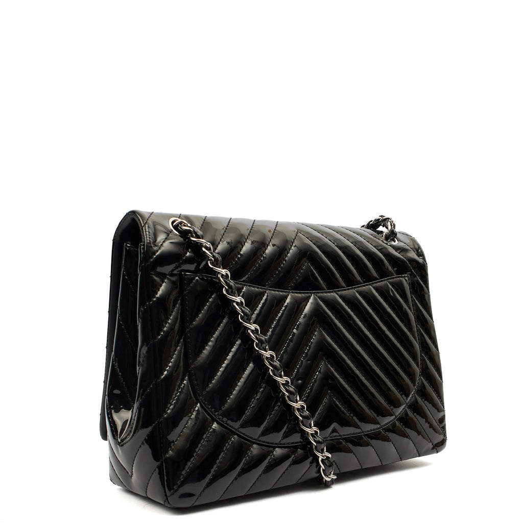 Chanel Shoulder Bag Chevron Flap Bag  in Black, Patent Leather