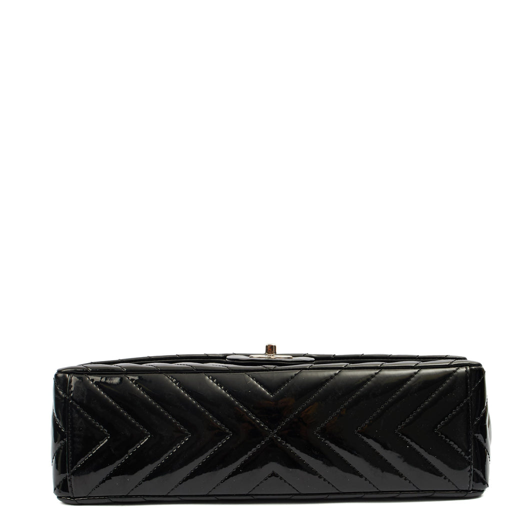 Chanel Shoulder Bag Chevron Flap Bag  in Black, Patent Leather