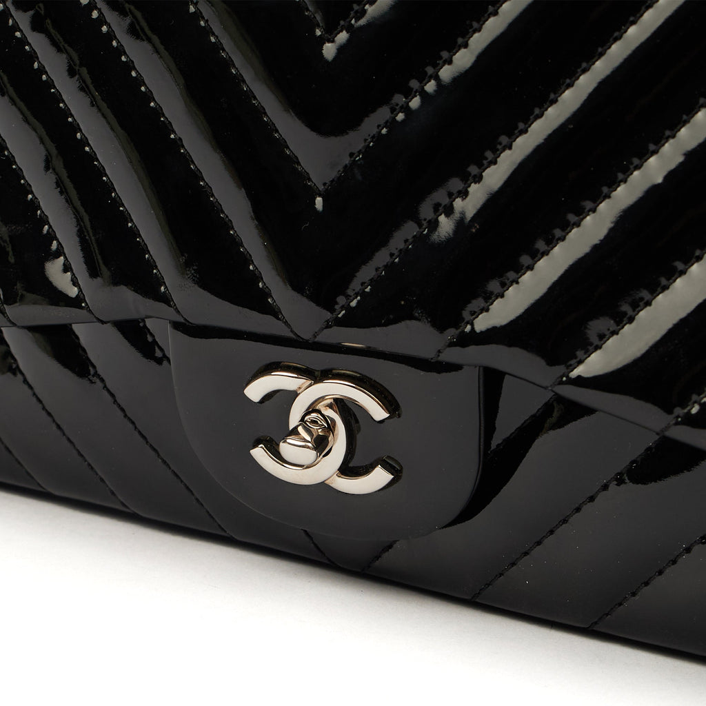 Chanel Shoulder Bag Chevron Flap Bag  in Black, Patent Leather