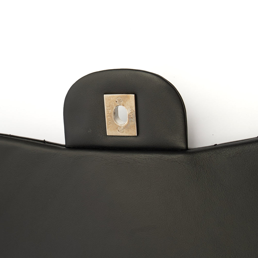 Chanel Shoulder Bag Chevron Flap Bag  in Black, Patent Leather
