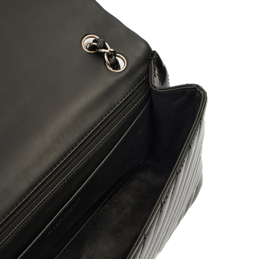 Chanel Shoulder Bag Chevron Flap Bag  in Black, Patent Leather