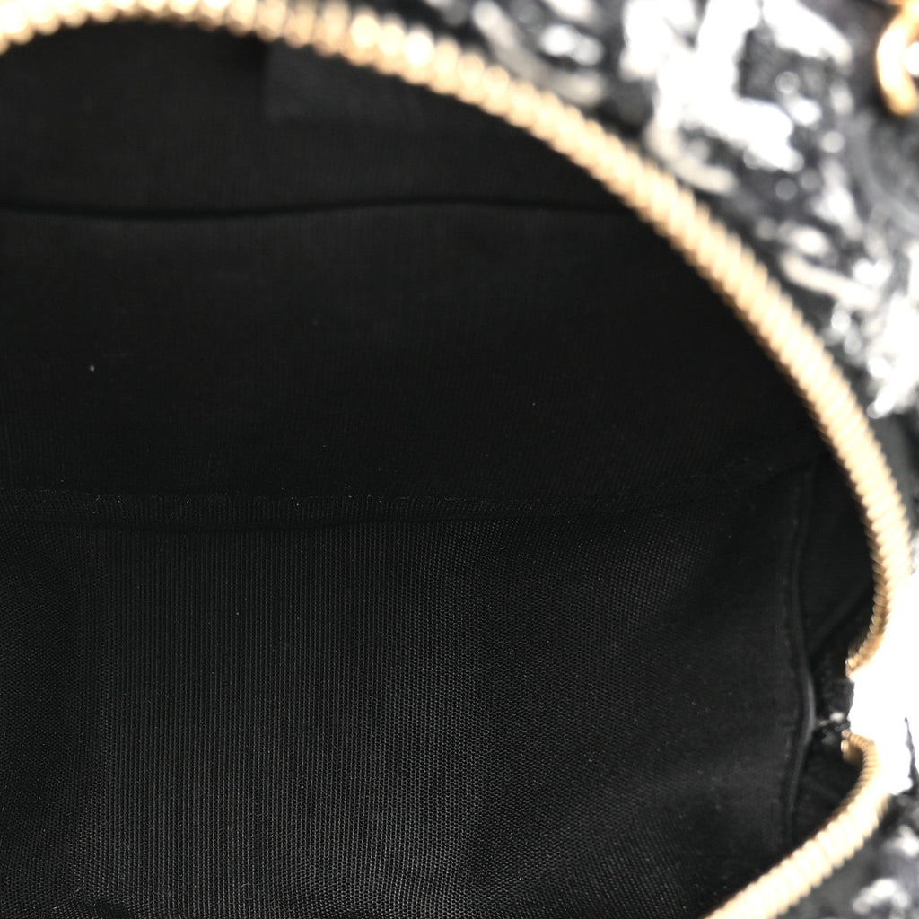 Tweed Quilted 19 Round Clutch With Chain Black White