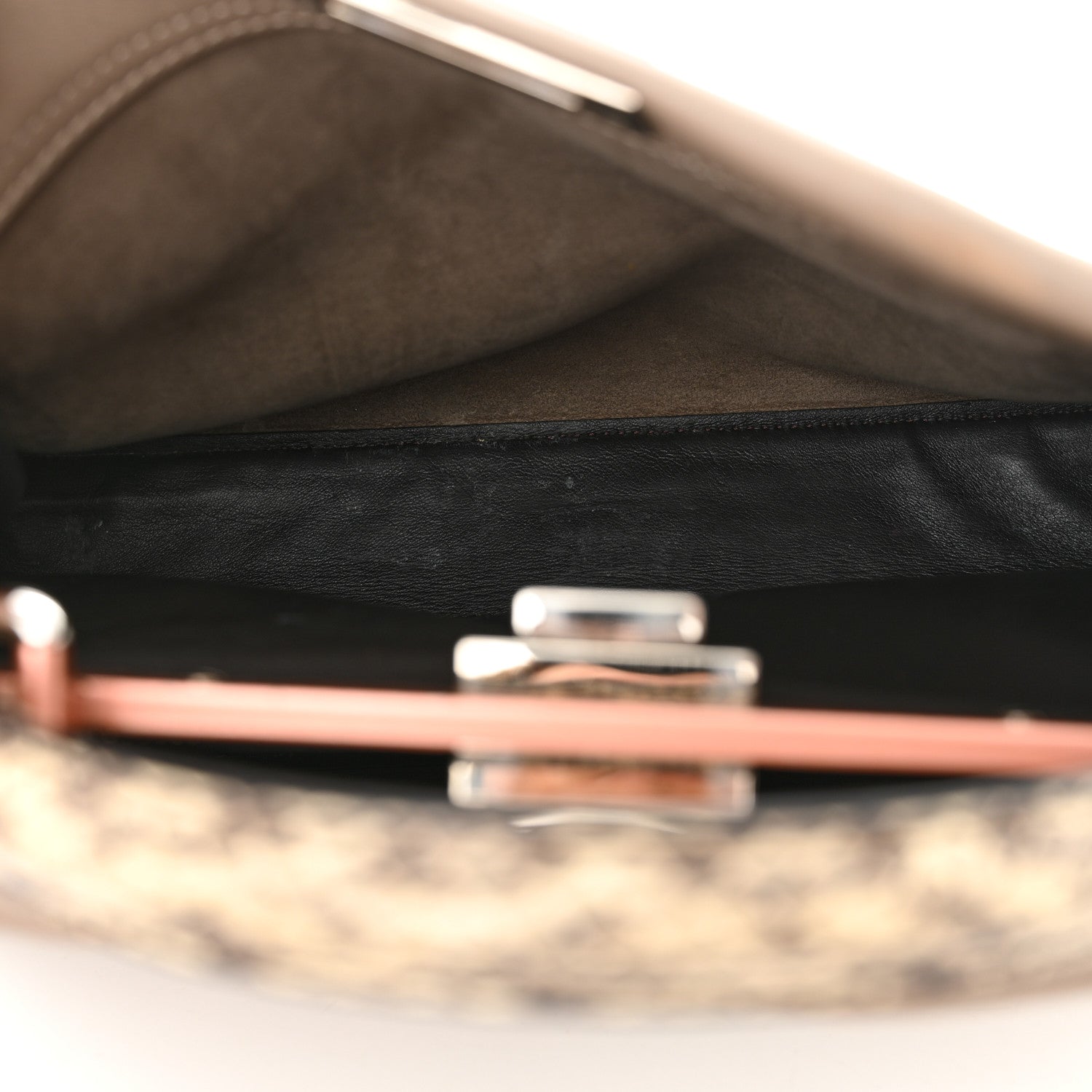 Vitello Seta Shiny Nappa Elaphe Medium Peekaboo Iconic Satchel Tortora Natural Ebano