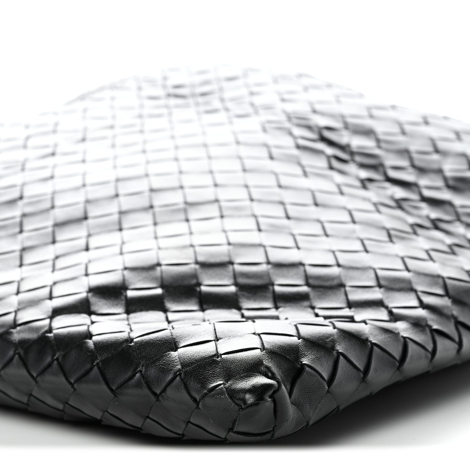 Calfskin Intrecciato Large Hop Black
