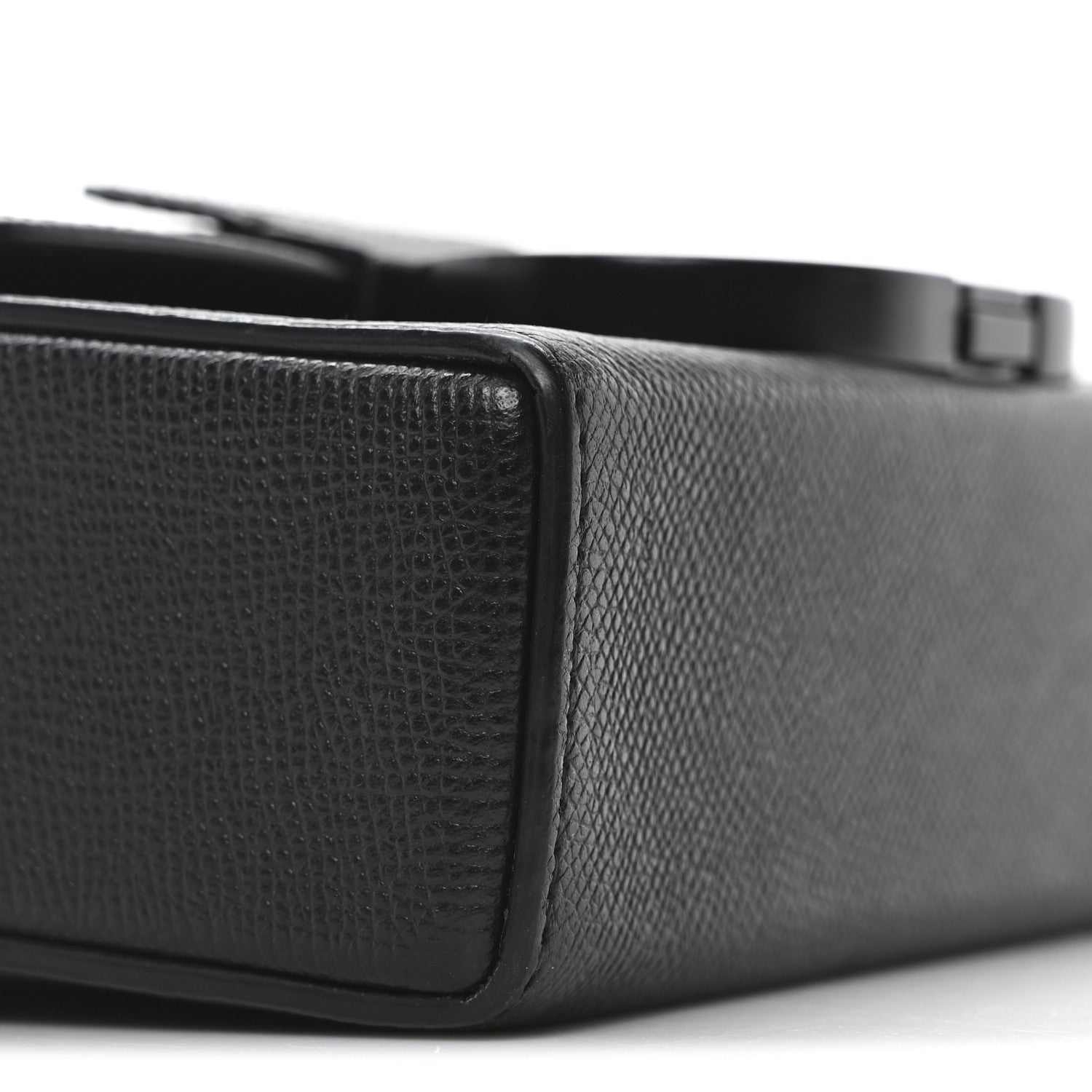 Ultra Matte Grained Calfskin 30 Montaigne Box Bag Black