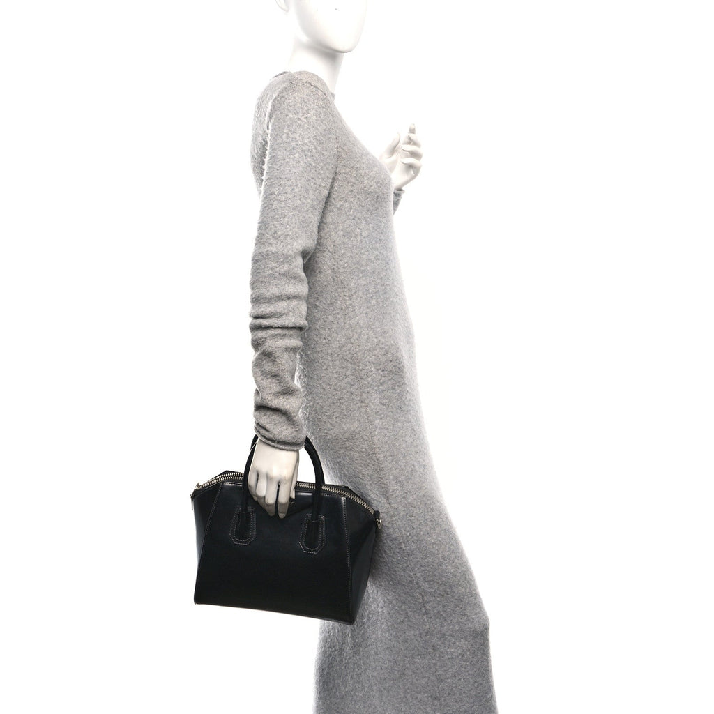 Shiny Lord Calfskin Small Antigona Black