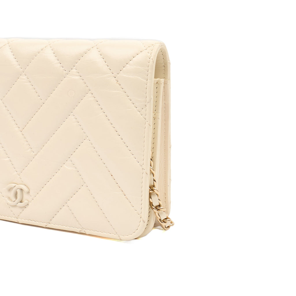 Chanel Cross Body Wallet on Chain in White, Crinkled Calfskin Leather