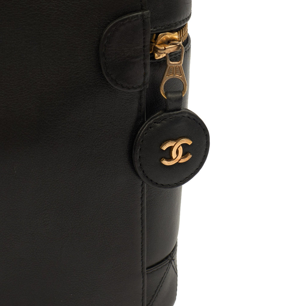 Chanel Cosmetic Bag Vanity Case in Black, Caviar Leather