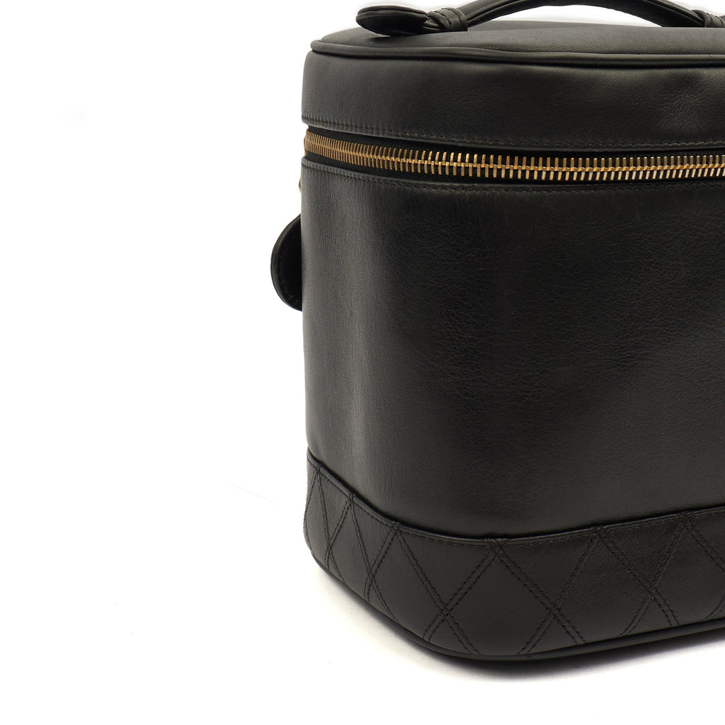 Chanel Cosmetic Bag Vanity Case in Black, Caviar Leather