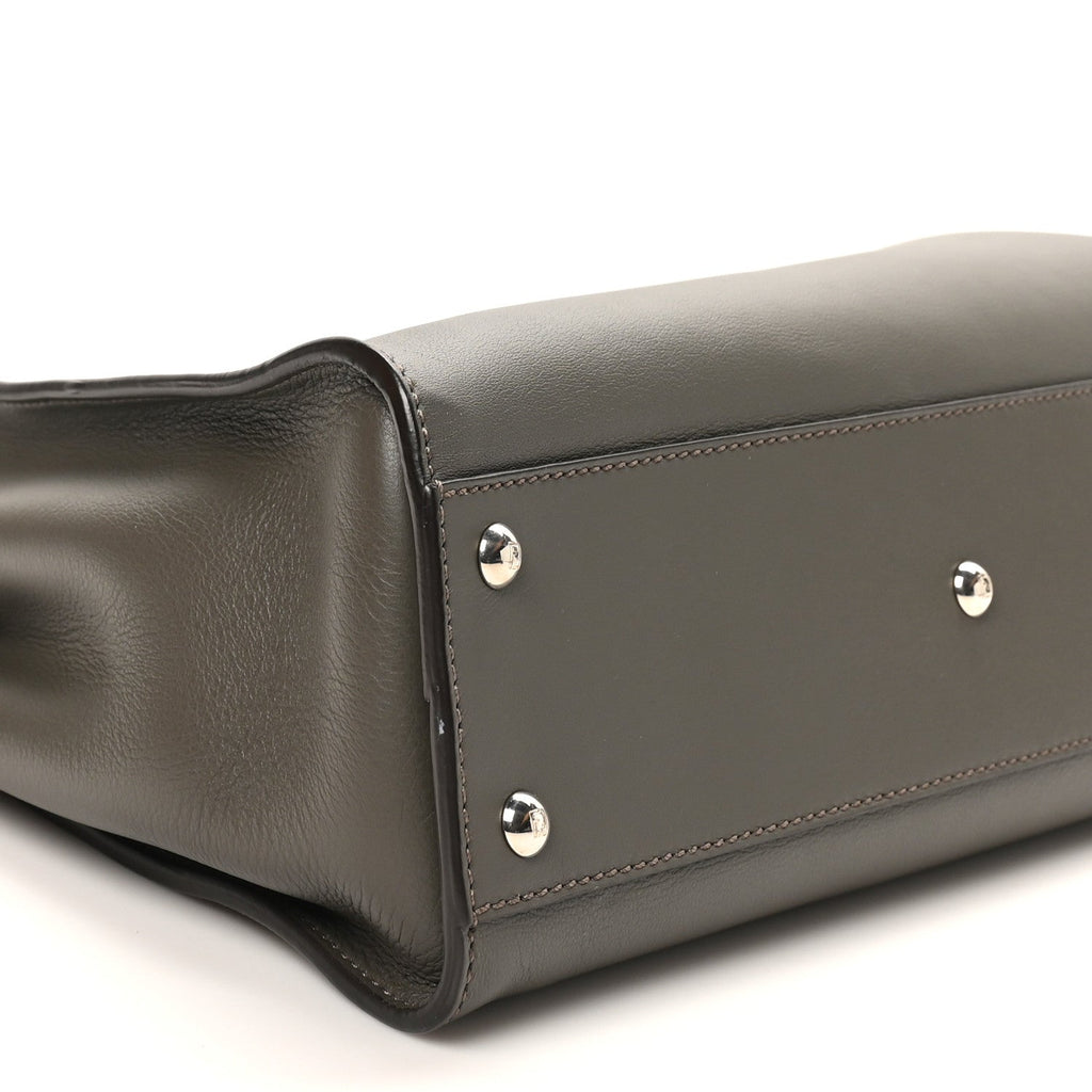 Vitello Seta Shiny Nappa Medium Peekaboo Iconic Satchel Carbone Grigio Polvere