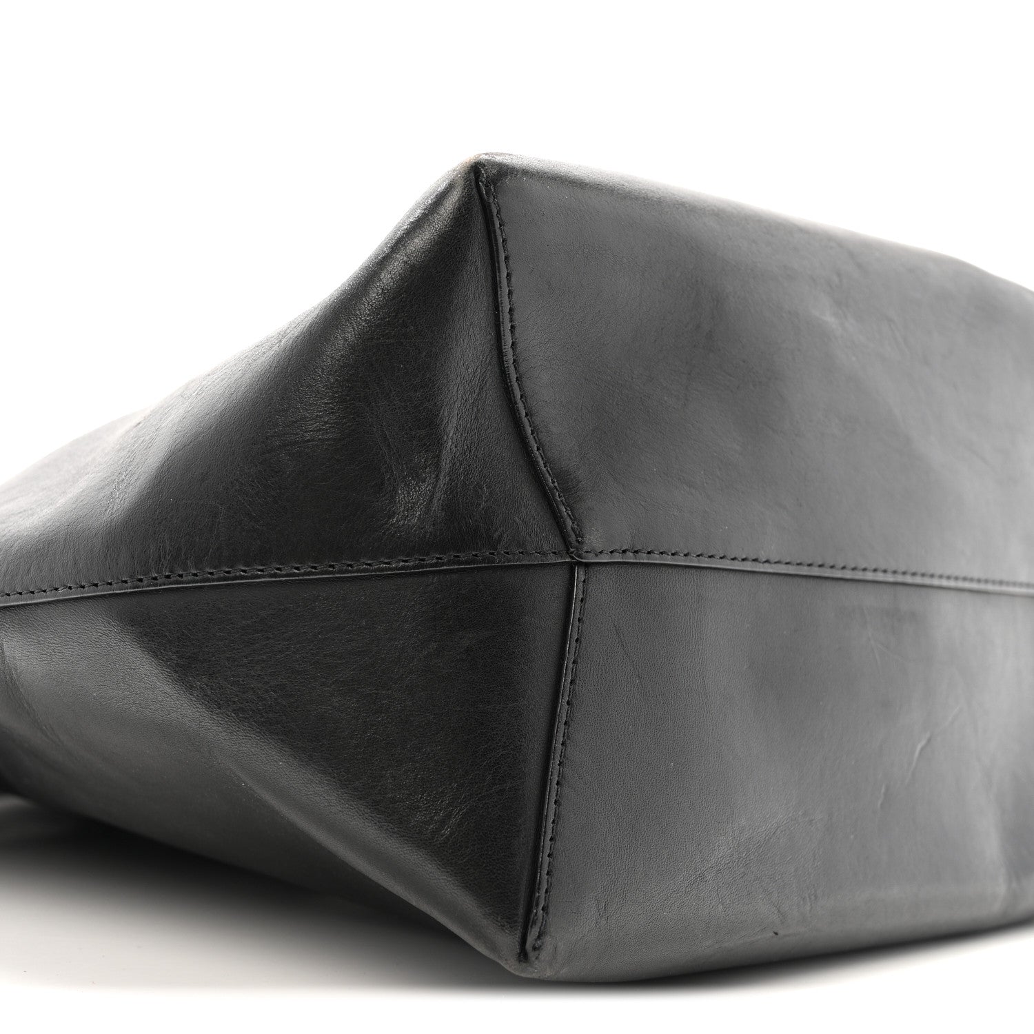 Vegetable Tanned Calfskin Bucket Bag Black Flamma