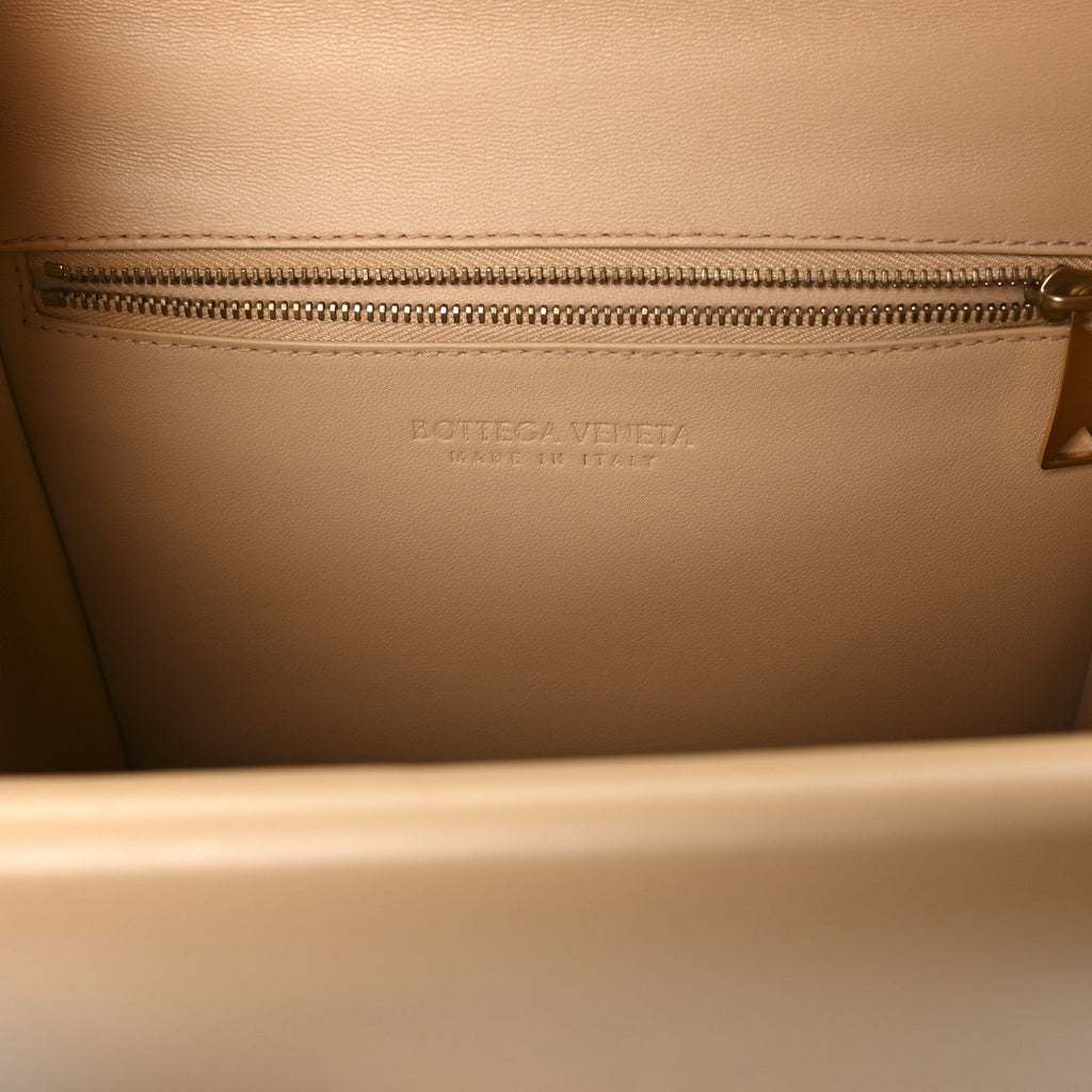Box Calfskin Nappa Clip Bag Almond Gold