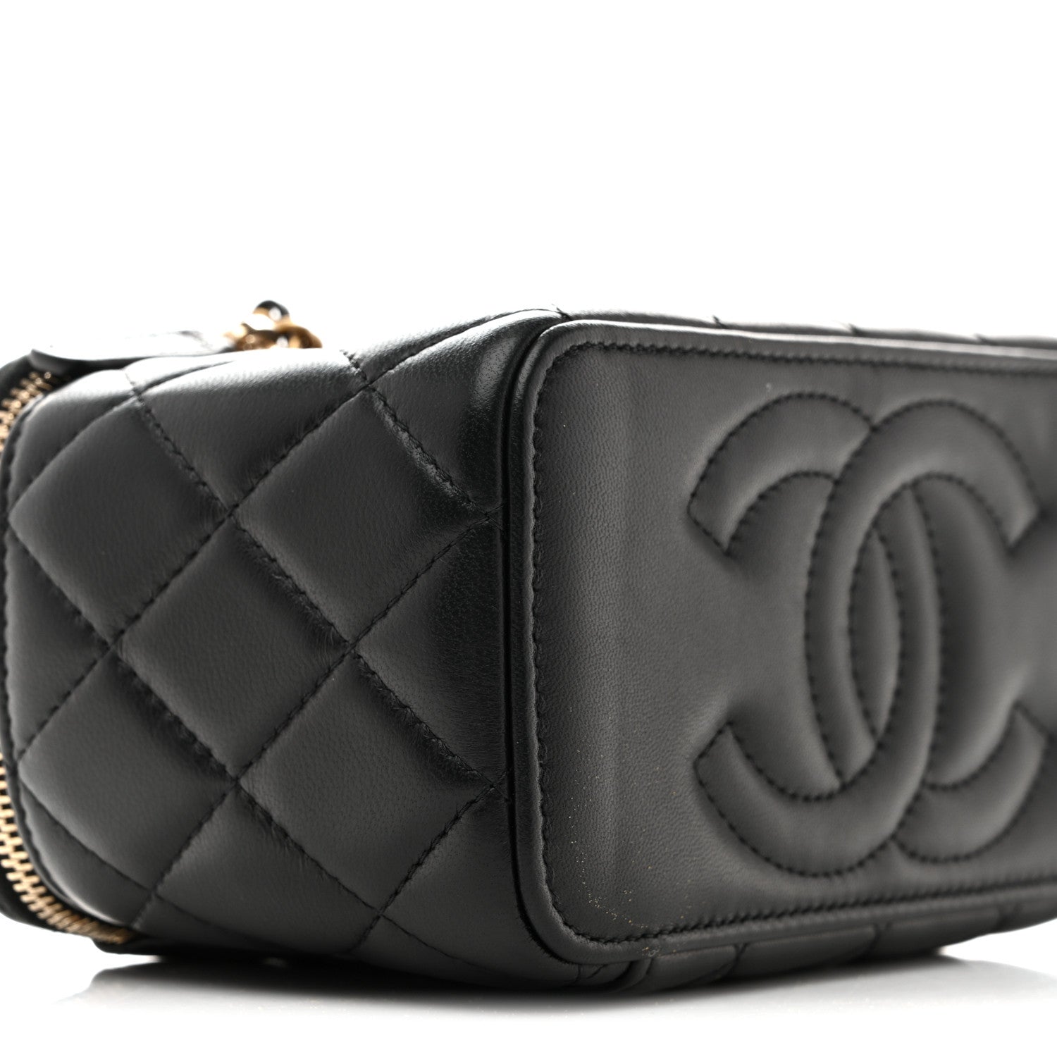 Lambskin Quilted Pearl Crush Small Vanity Case With Chain Black